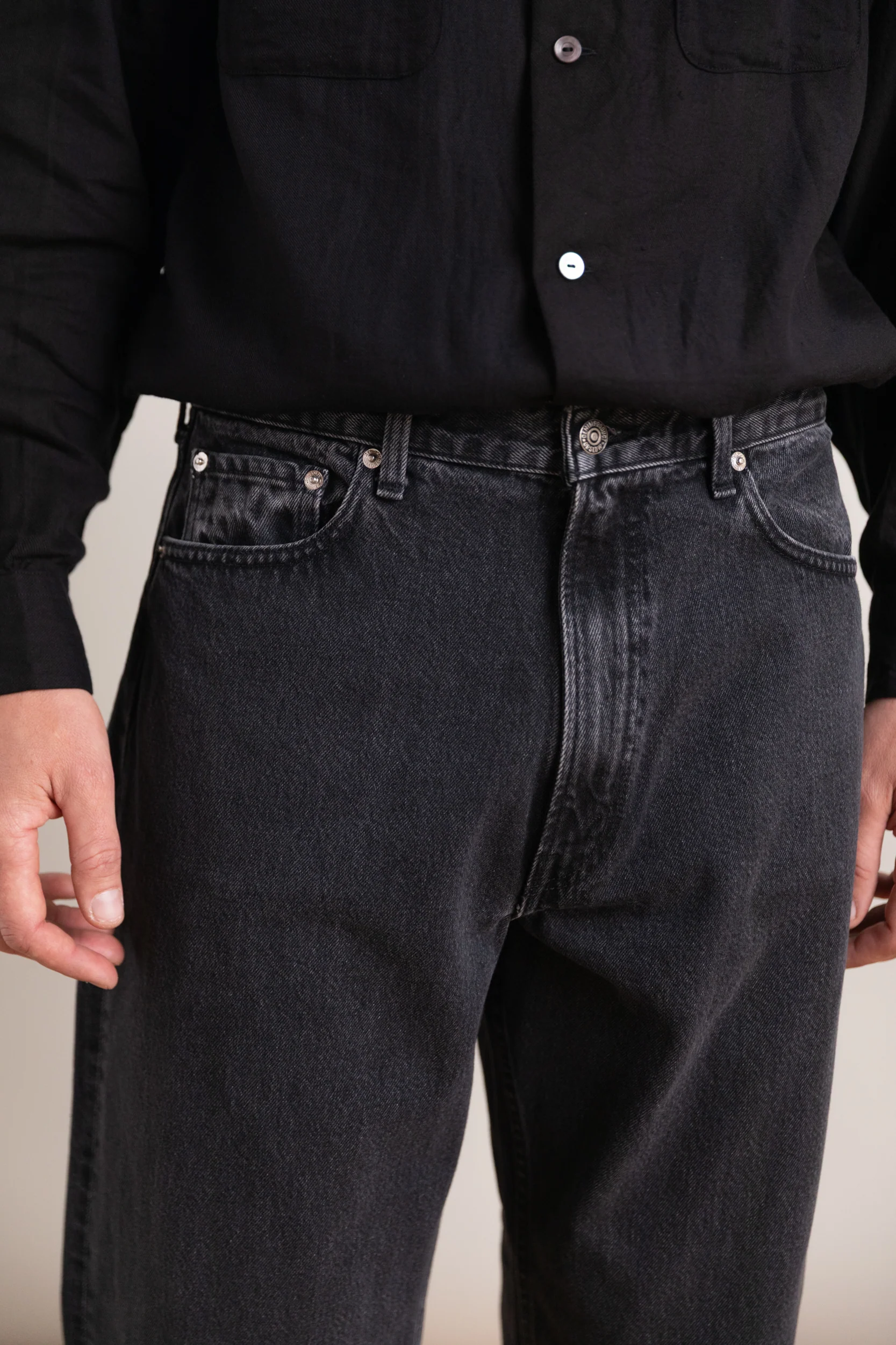 101 DAD'S FIT DENIM PANTS IN BLACK STONE DENIM - Image 5