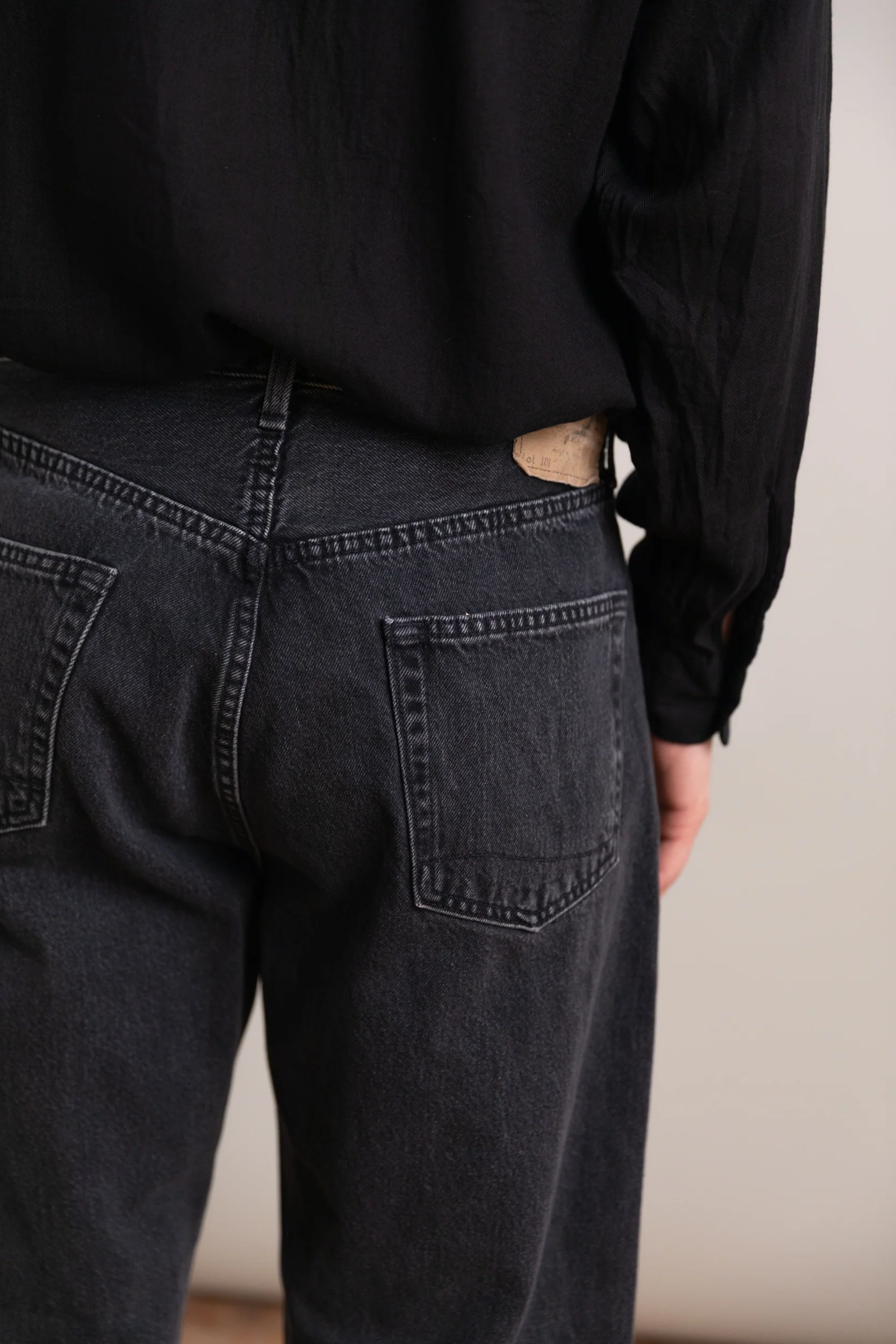 101 DAD'S FIT DENIM PANTS IN BLACK STONE DENIM - Image 6