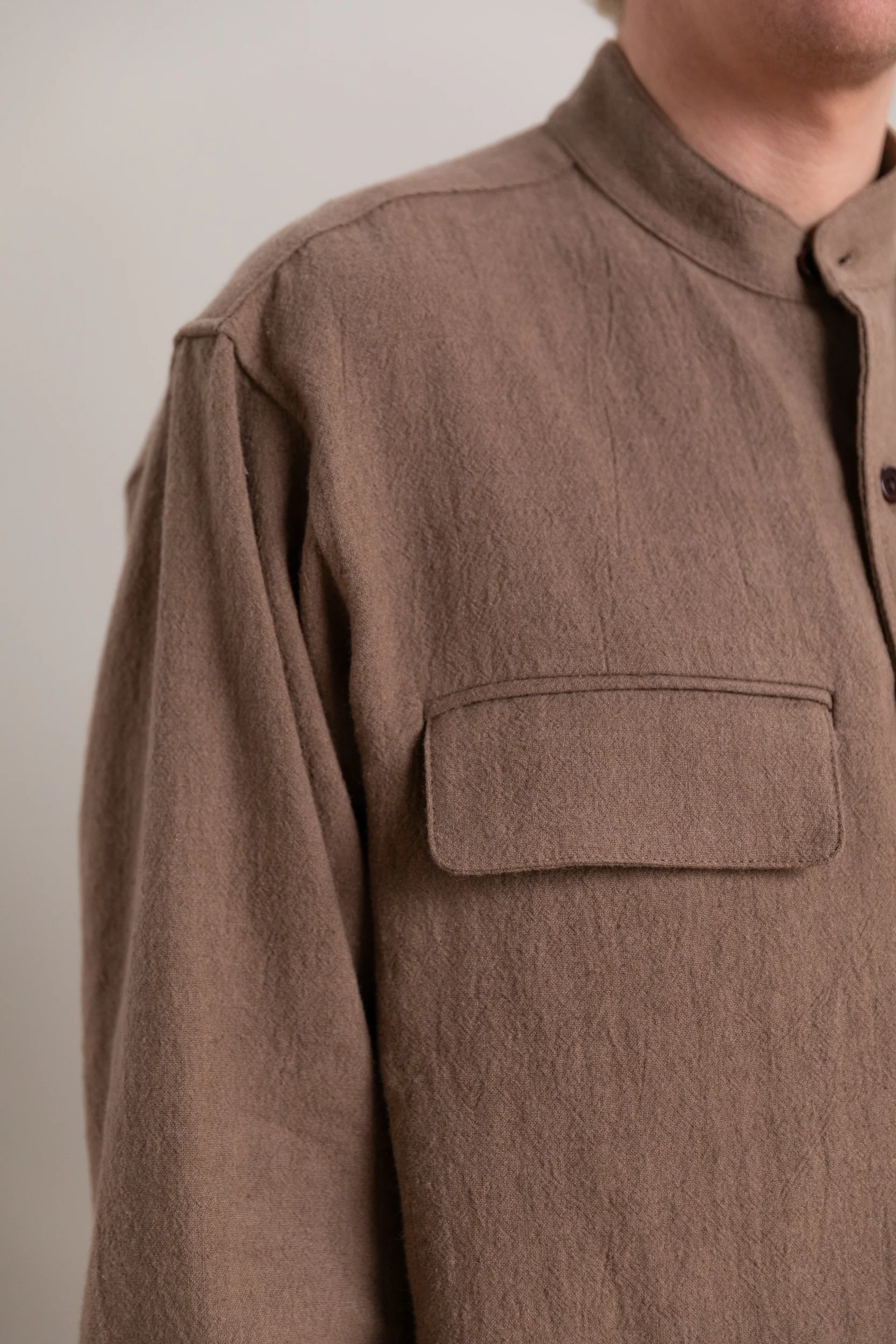 AIRPORT SHIRT IN MOCHA WOOL LINEN - Image 6