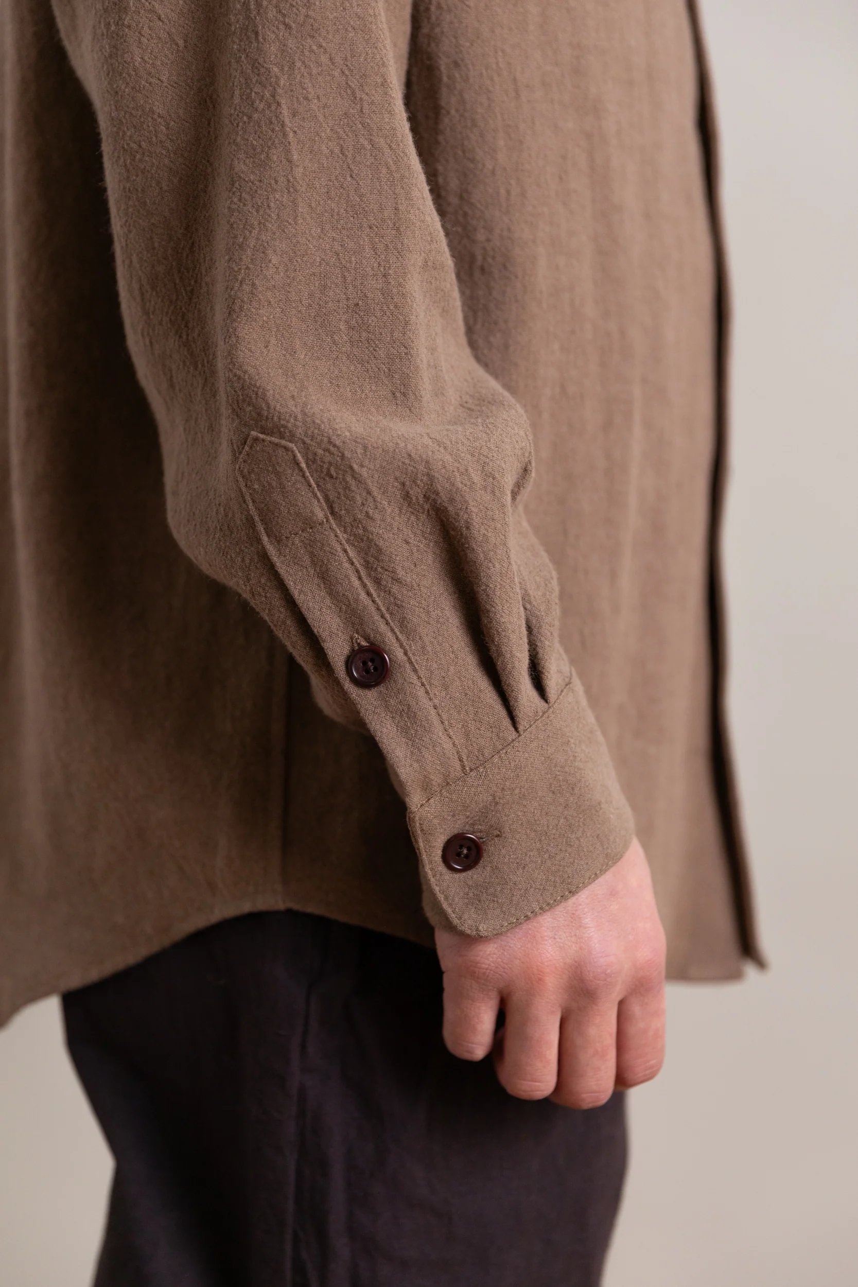 AIRPORT SHIRT IN MOCHA WOOL LINEN - Image 7