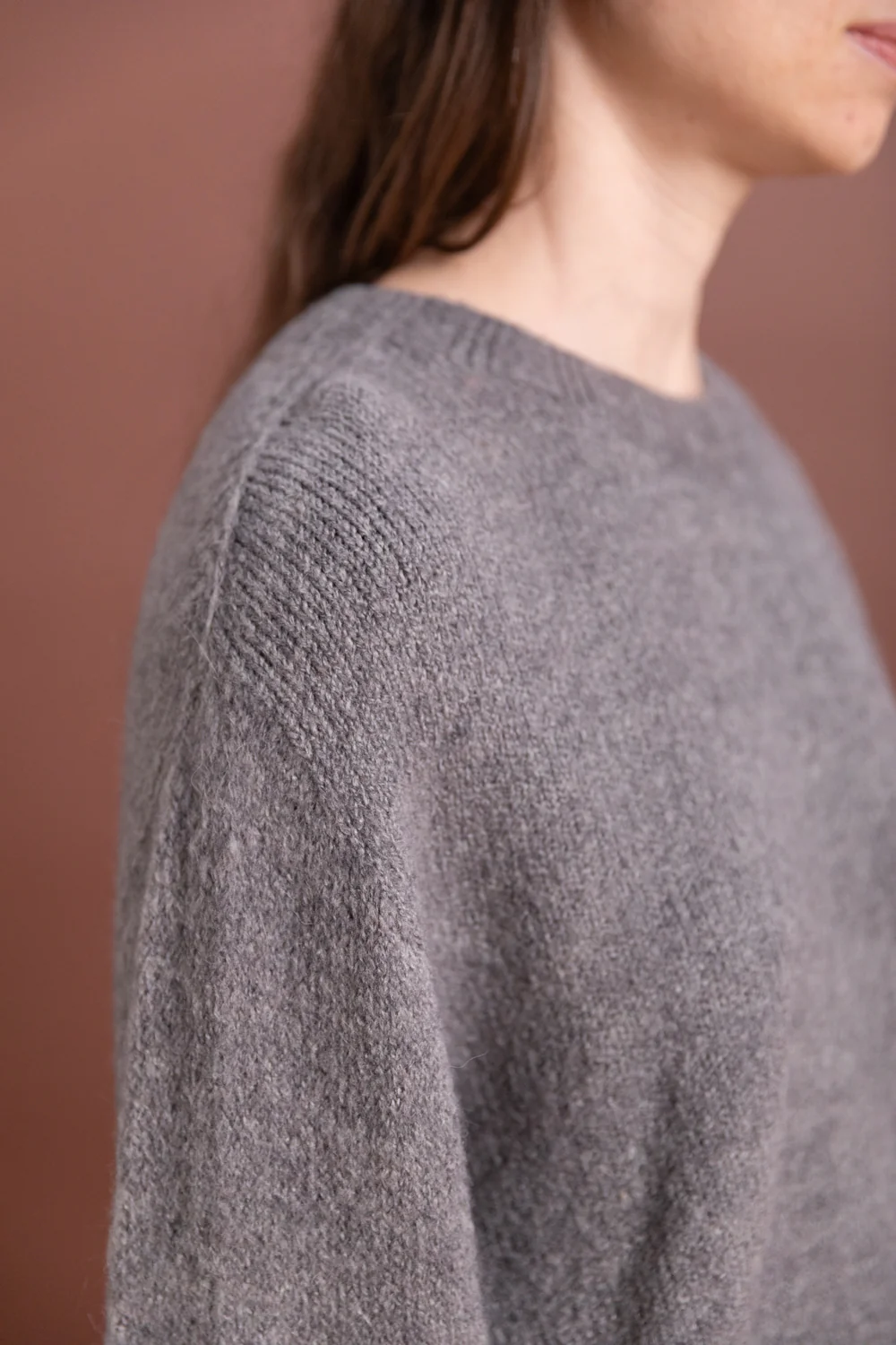 ALPACA BLEND KNIT SWEATER IN GRAY - Image 4