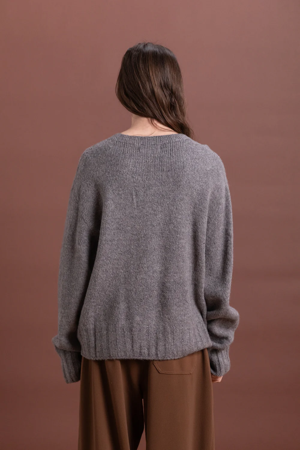 ALPACA BLEND KNIT SWEATER IN GRAY - Image 5