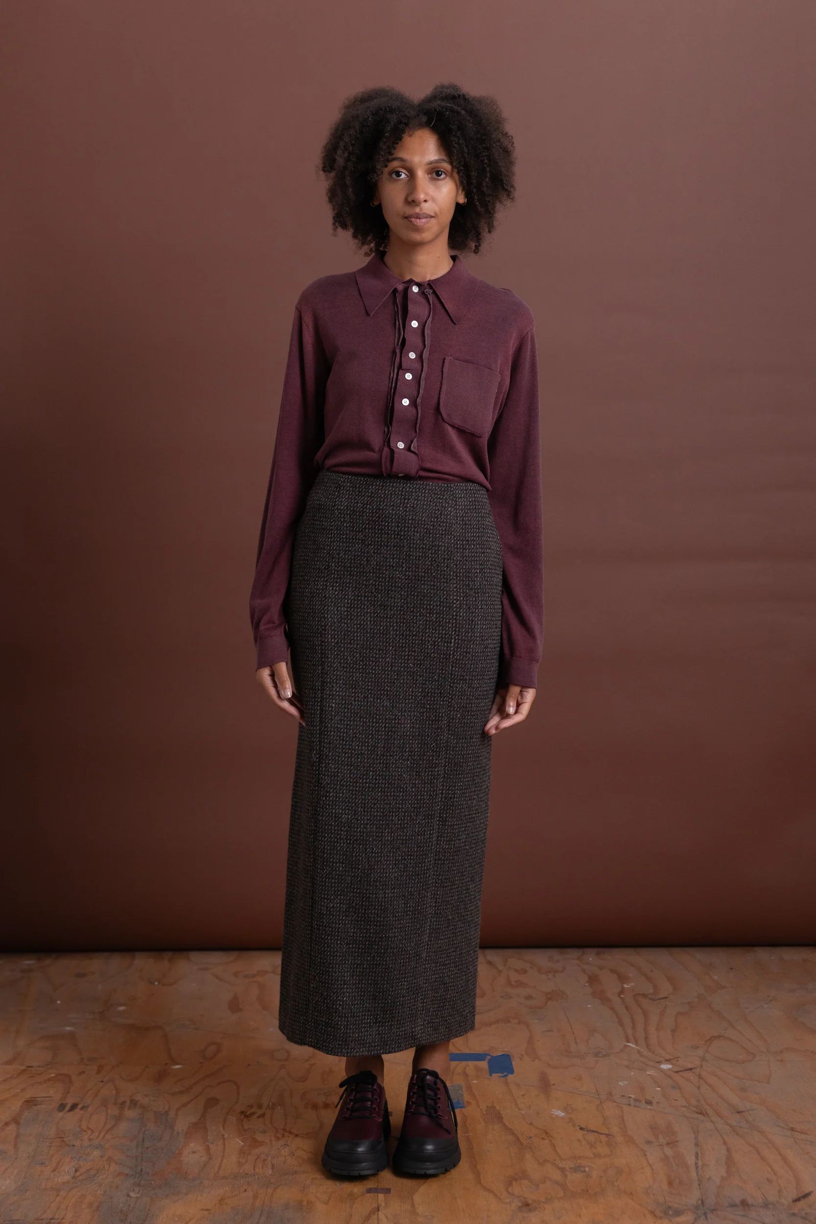 ALPACA WOOL SILK TWEED PENCIL SKIRT IN GRAY BROWN HAIRLINE WOOL - Image 3
