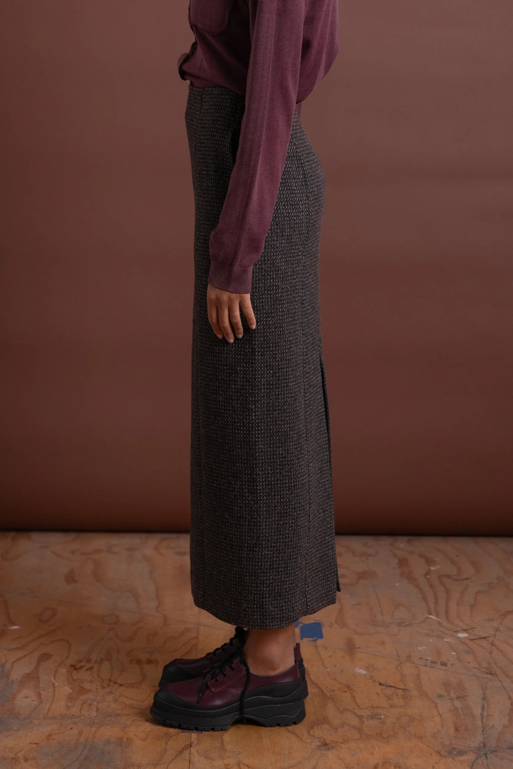 ALPACA WOOL SILK TWEED PENCIL SKIRT IN GRAY BROWN HAIRLINE WOOL - Image 7