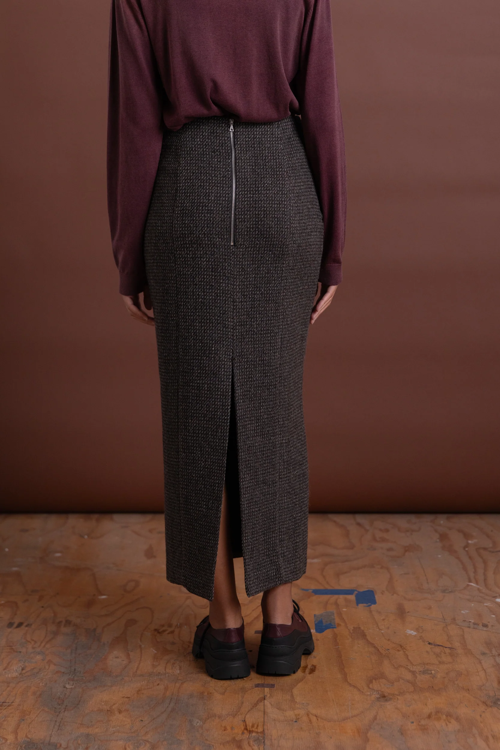 ALPACA WOOL SILK TWEED PENCIL SKIRT IN GRAY BROWN HAIRLINE WOOL - Image 8
