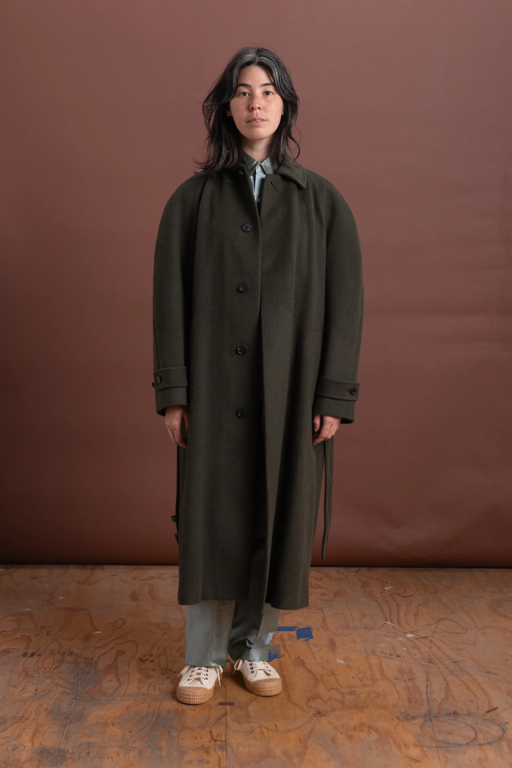 BABY CAMEL FLANNEL COAT IN DARK OLIVE - Image 2