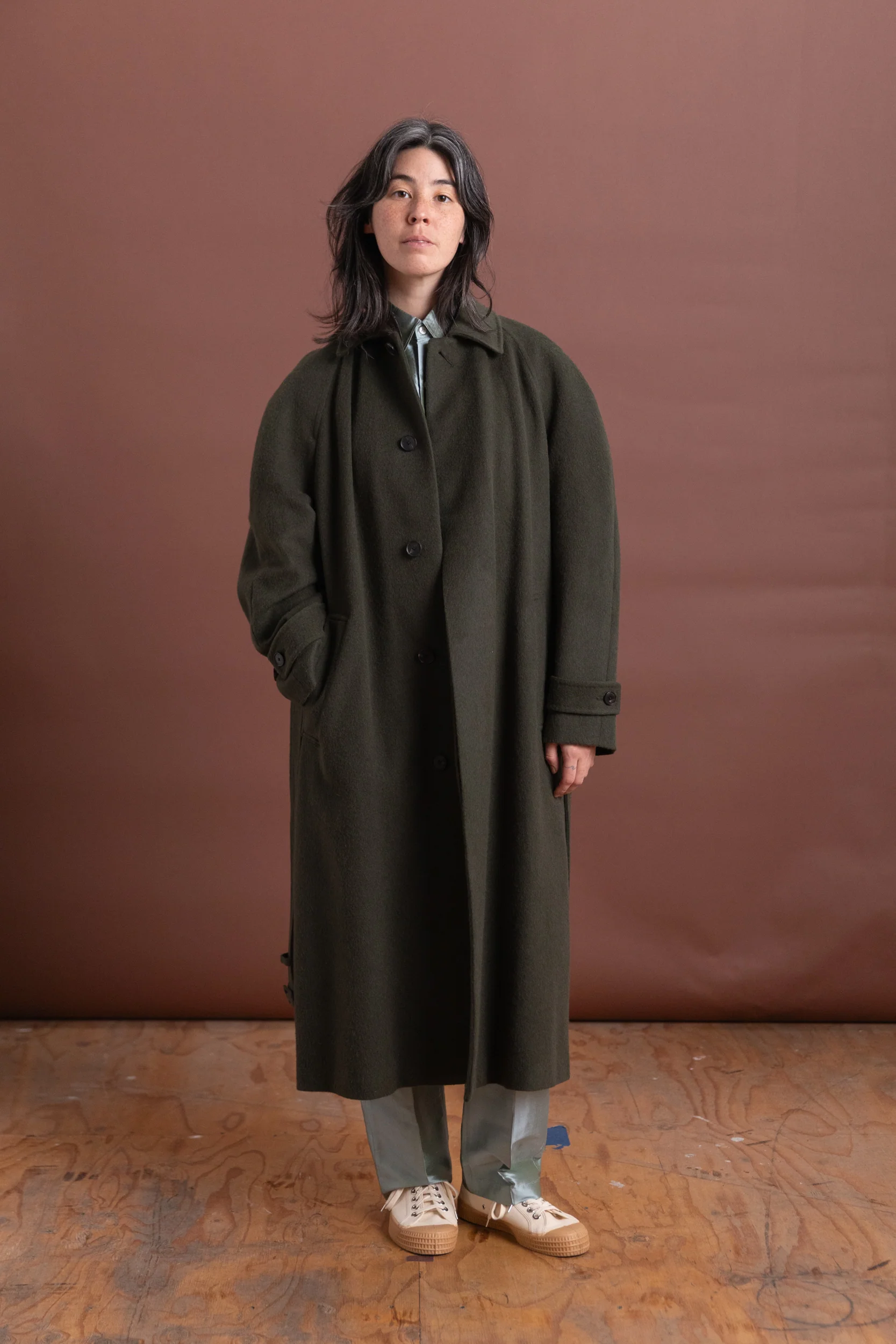 BABY CAMEL FLANNEL COAT IN DARK OLIVE - Image 4