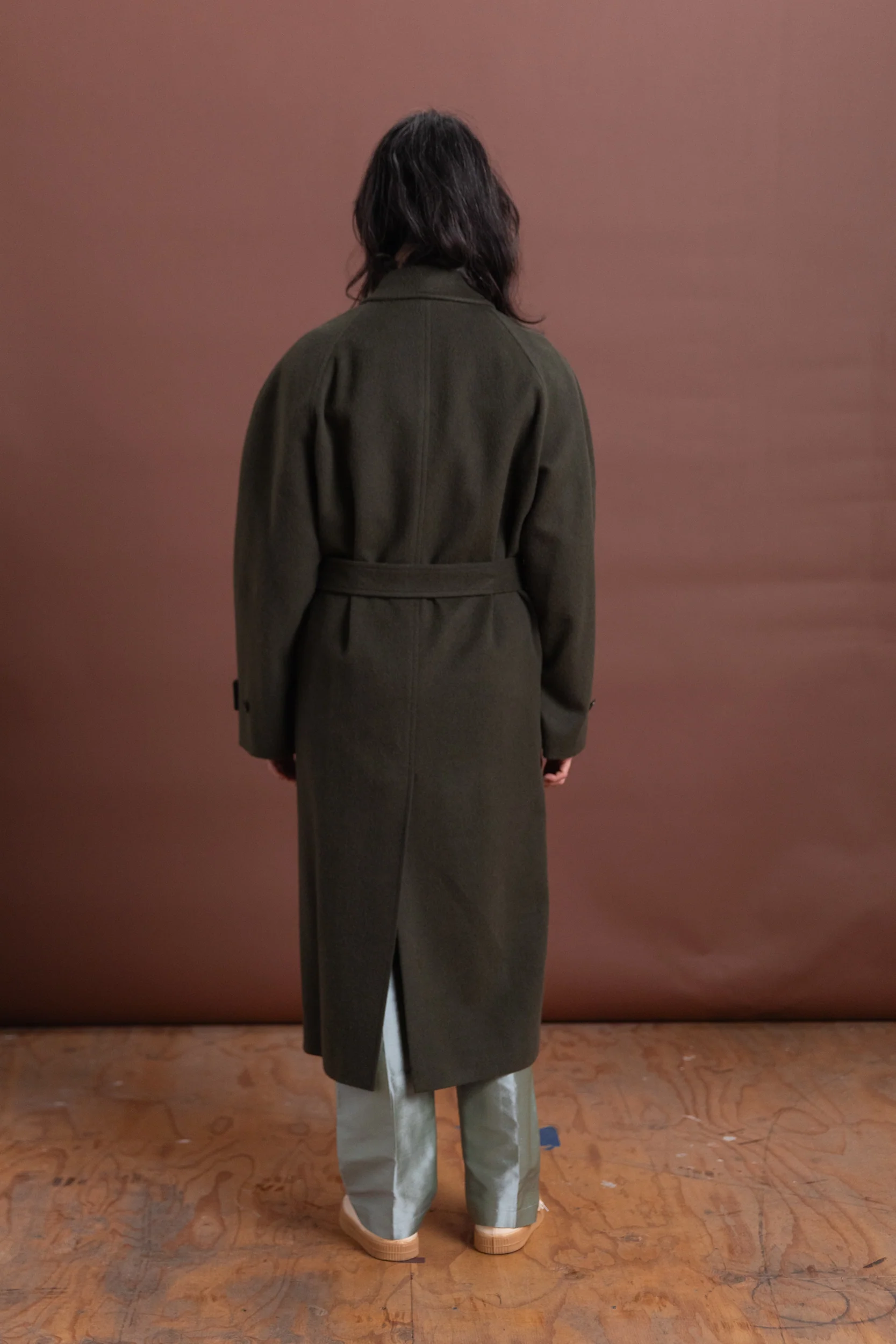 BABY CAMEL FLANNEL COAT IN DARK OLIVE - Image 8