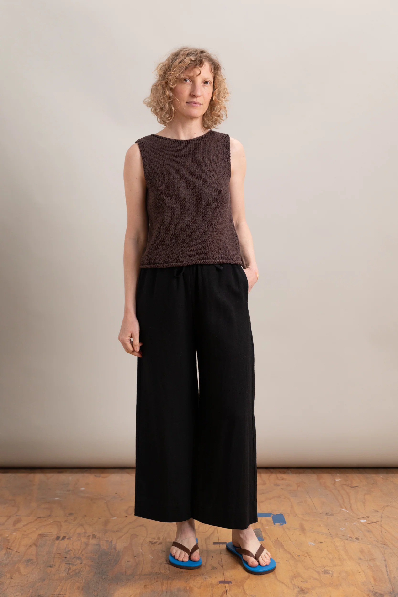 BOAT NECK KNIT TANK IN DARK BROWN - Image 3