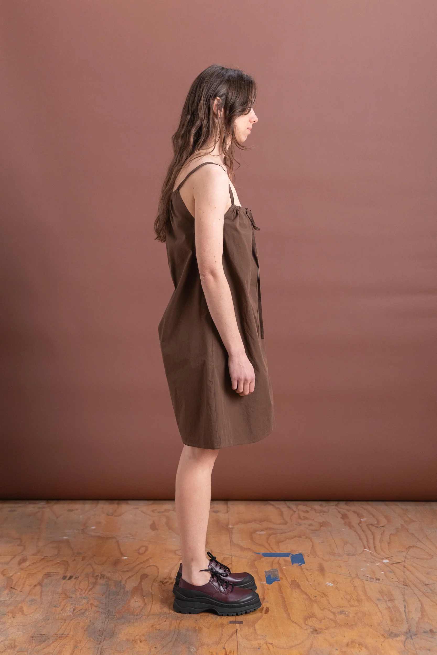 BOW DRESS IN CHOCOLATE COTTON POPLIN - Image 3