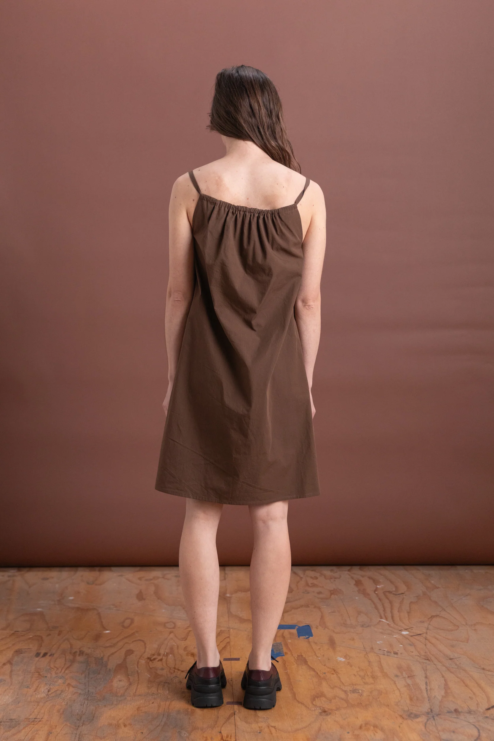 BOW DRESS IN CHOCOLATE COTTON POPLIN - Image 4