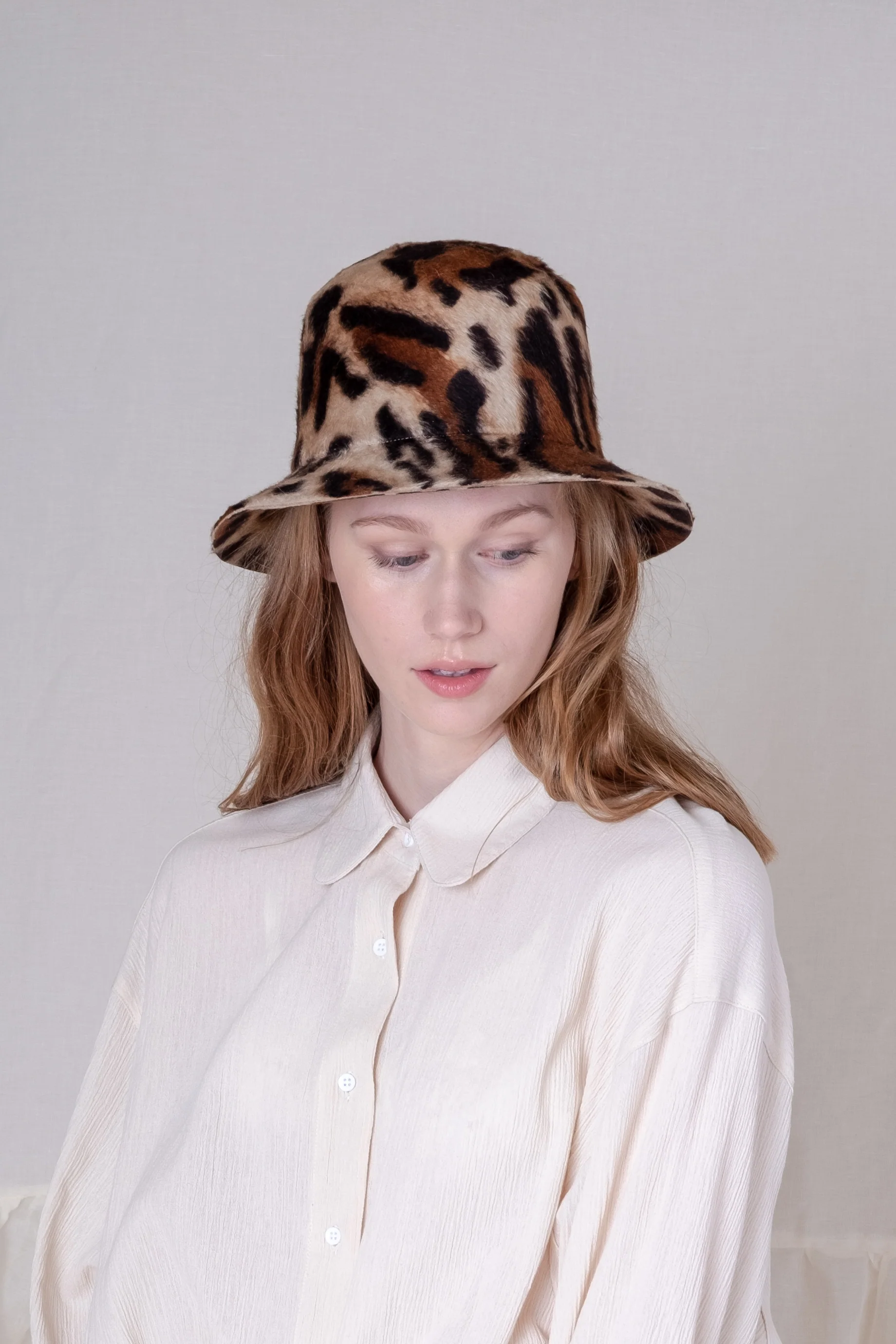 BUCKET HAT IN SHAG FELT - Image 6