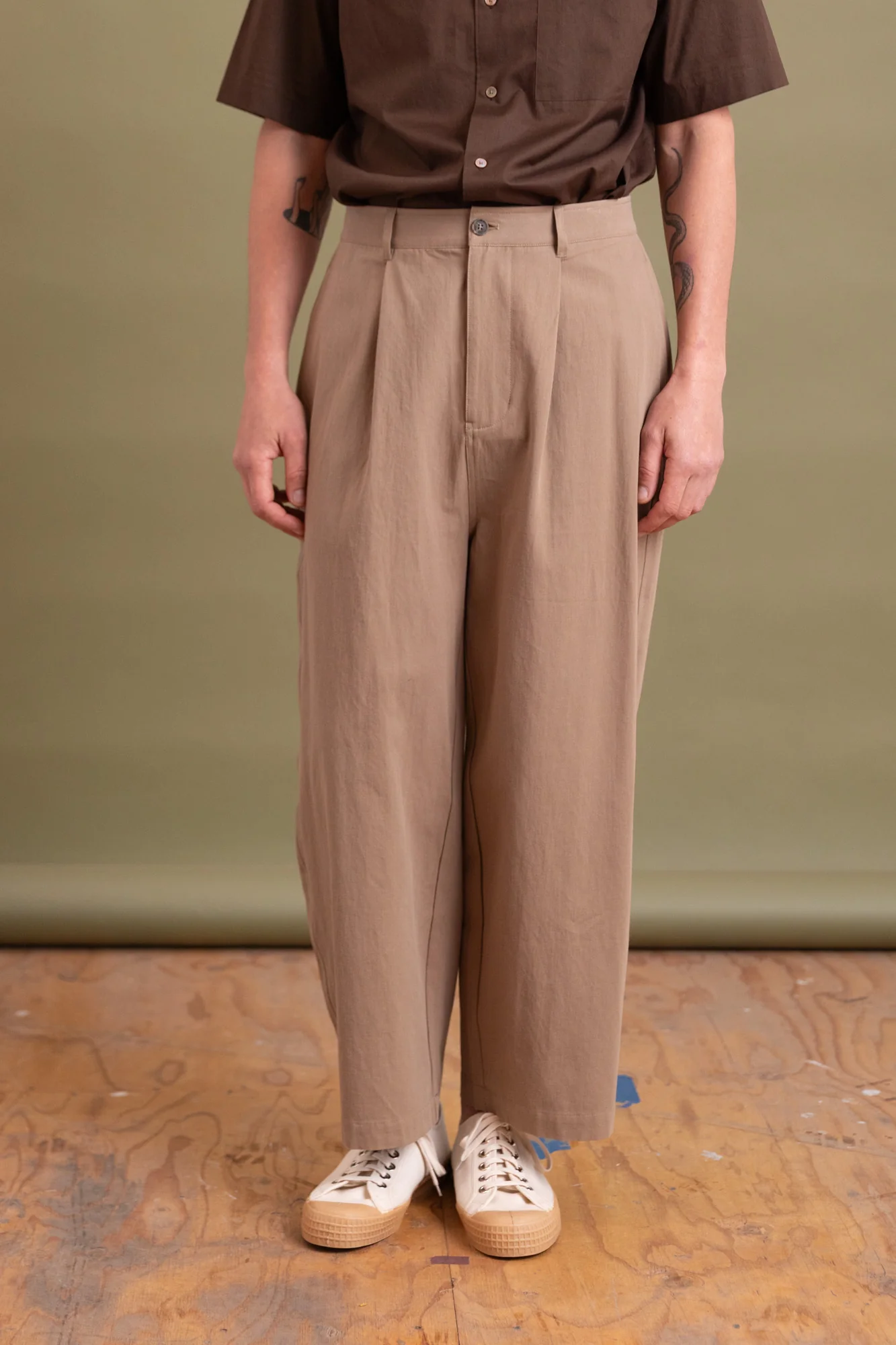 BULB PANT IN DARK KHAKI - Image 3