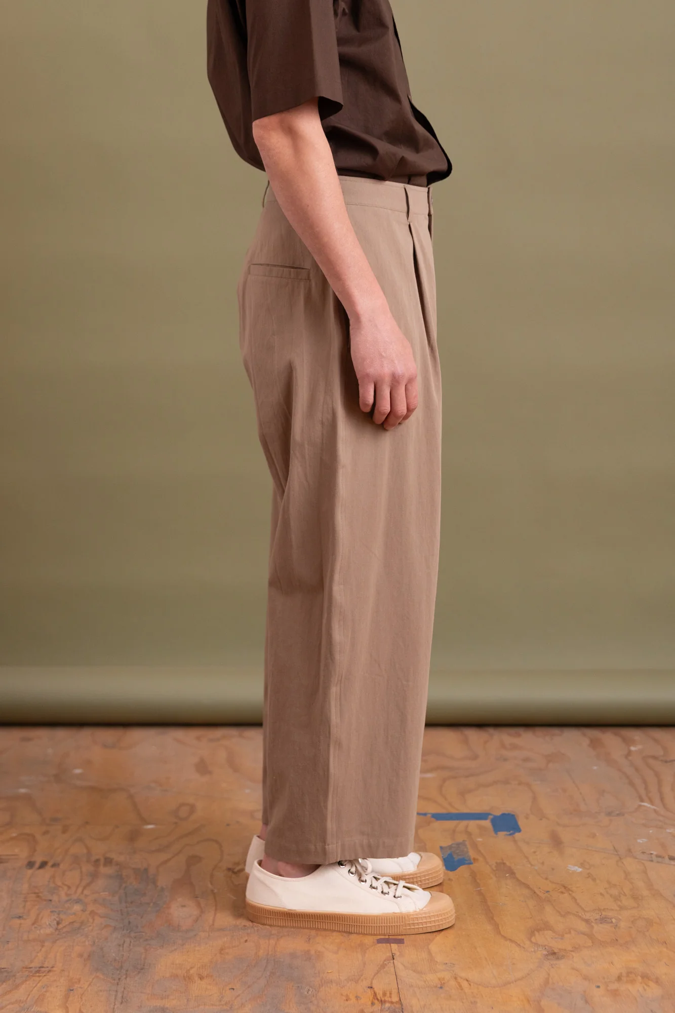 BULB PANT IN DARK KHAKI - Image 4