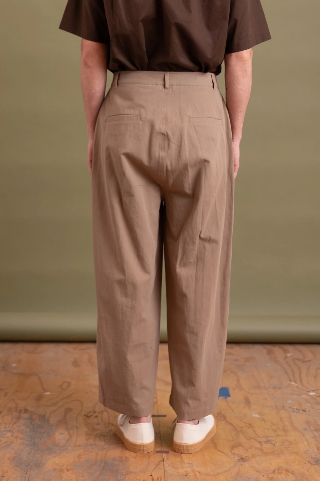 BULB PANT IN DARK KHAKI - Image 5