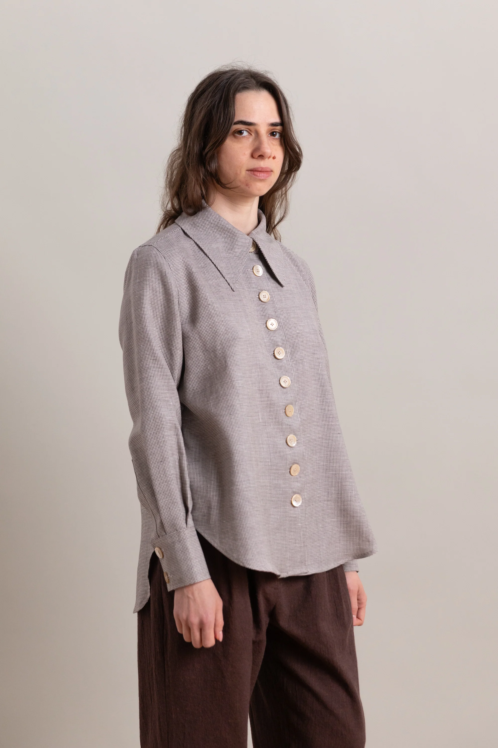CARISSA SHIRT IN BROWN MICRO HOUNDSTOOTH - Image 6