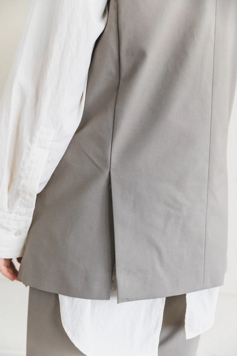 CONSTANCE VEST IN MUSHROOM TWILL - Image 3
