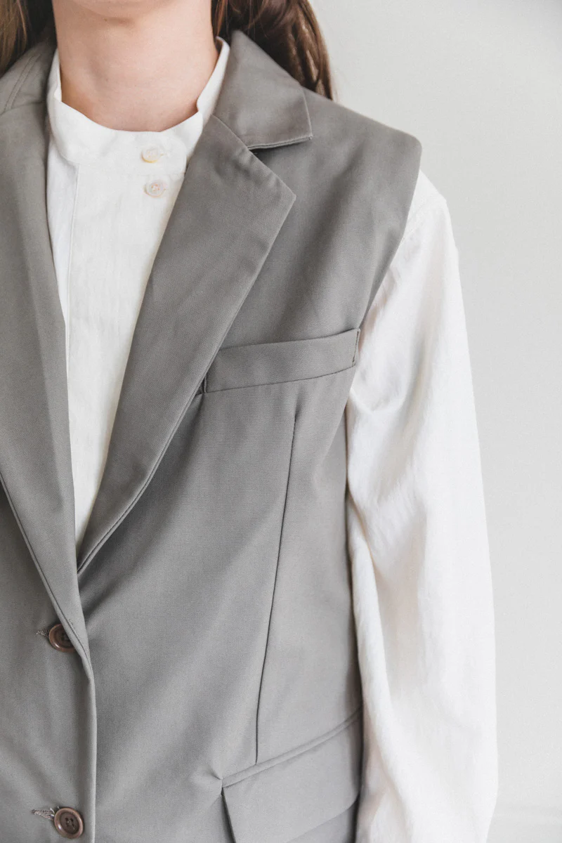 CONSTANCE VEST IN MUSHROOM TWILL - Image 7
