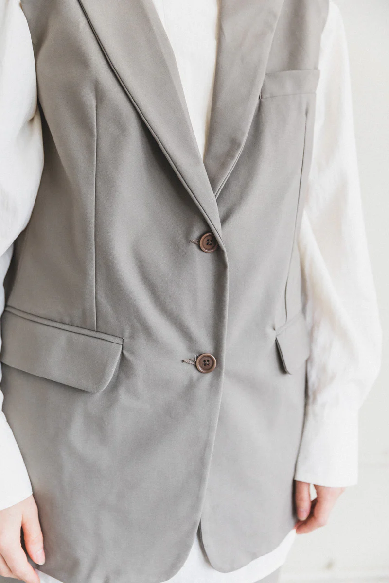 CONSTANCE VEST IN MUSHROOM TWILL - Image 8