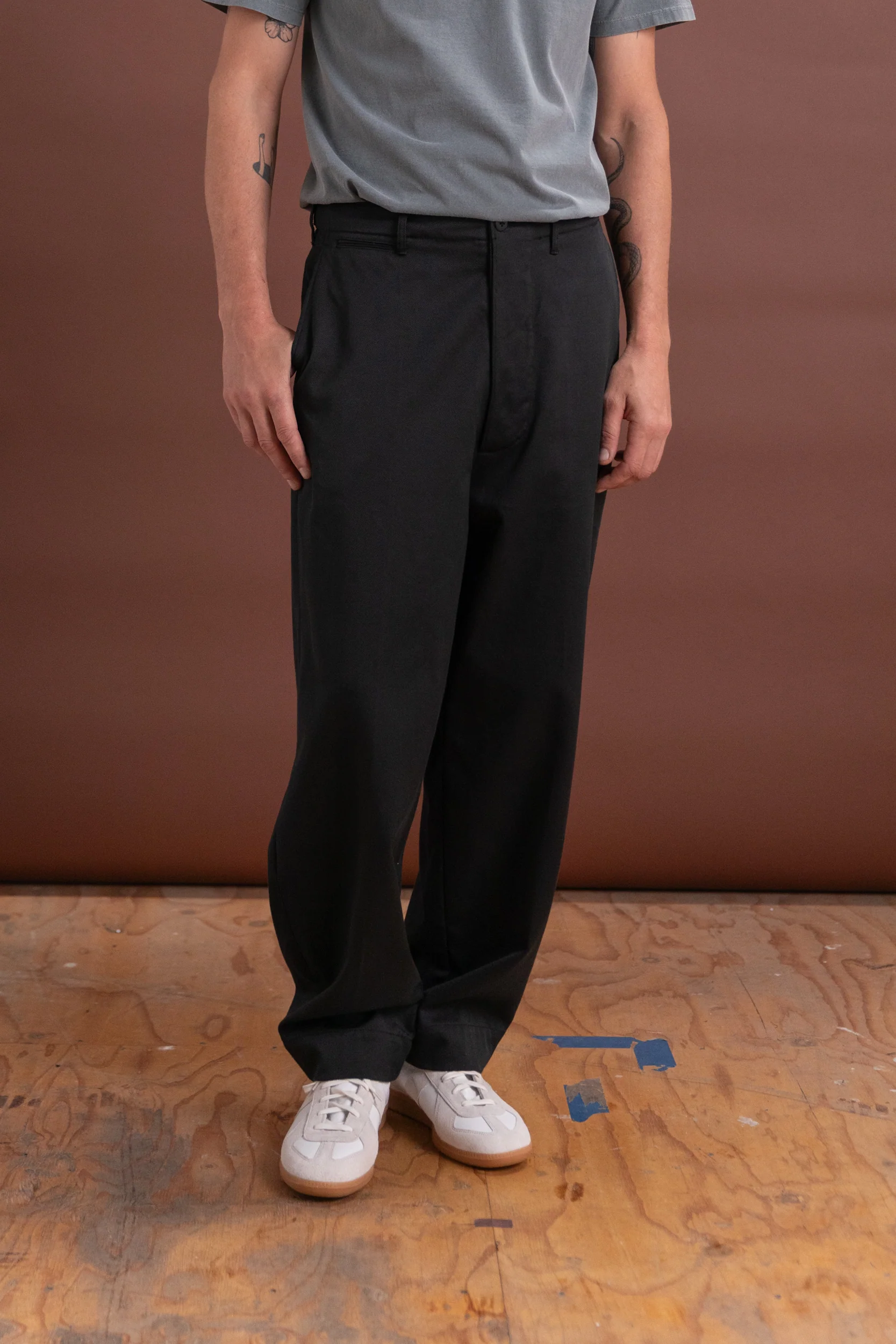 COTTON DRILL WIDE MILITARY KHAKIS IN BLACK - Image 4