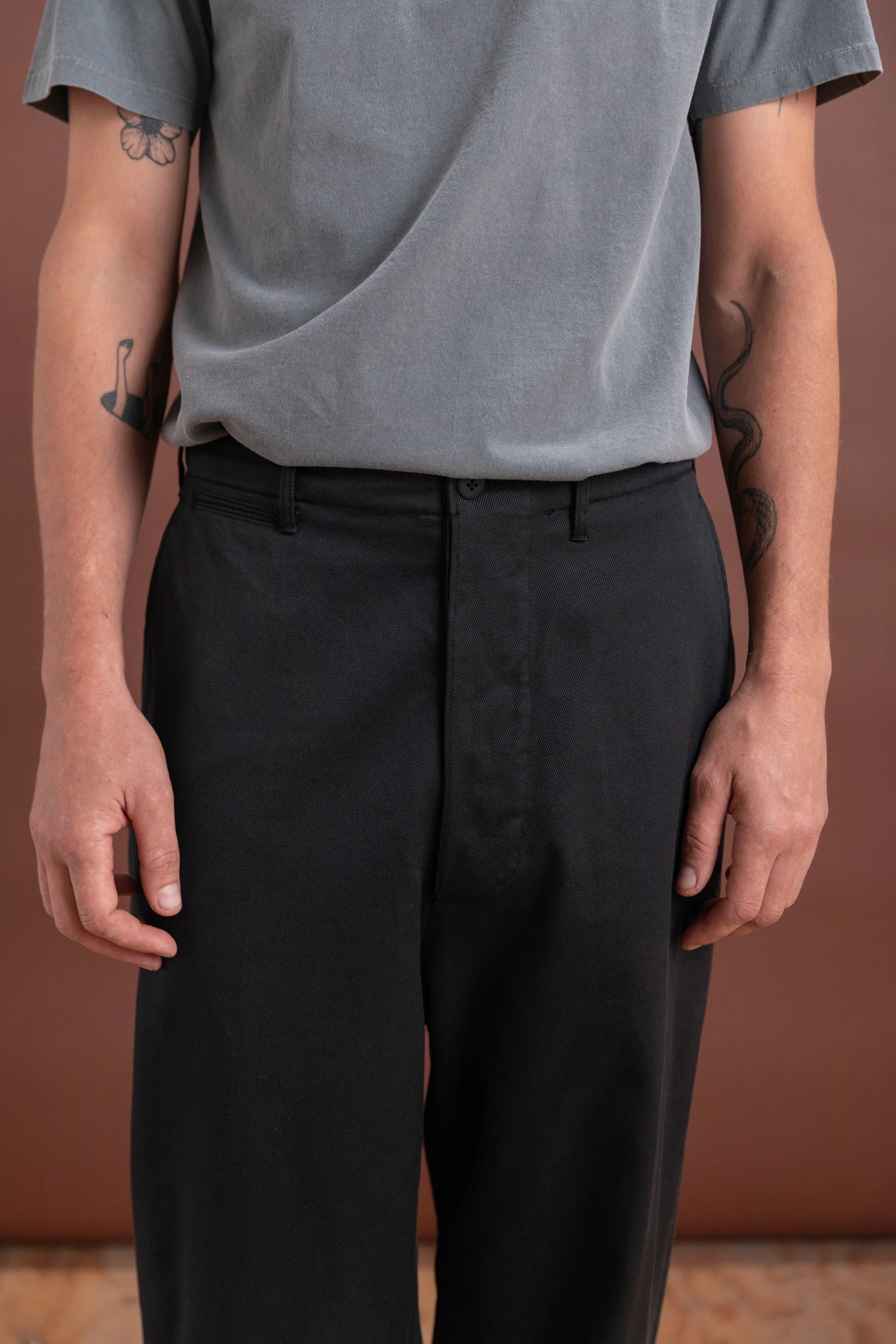 COTTON DRILL WIDE MILITARY KHAKIS IN BLACK - Image 6