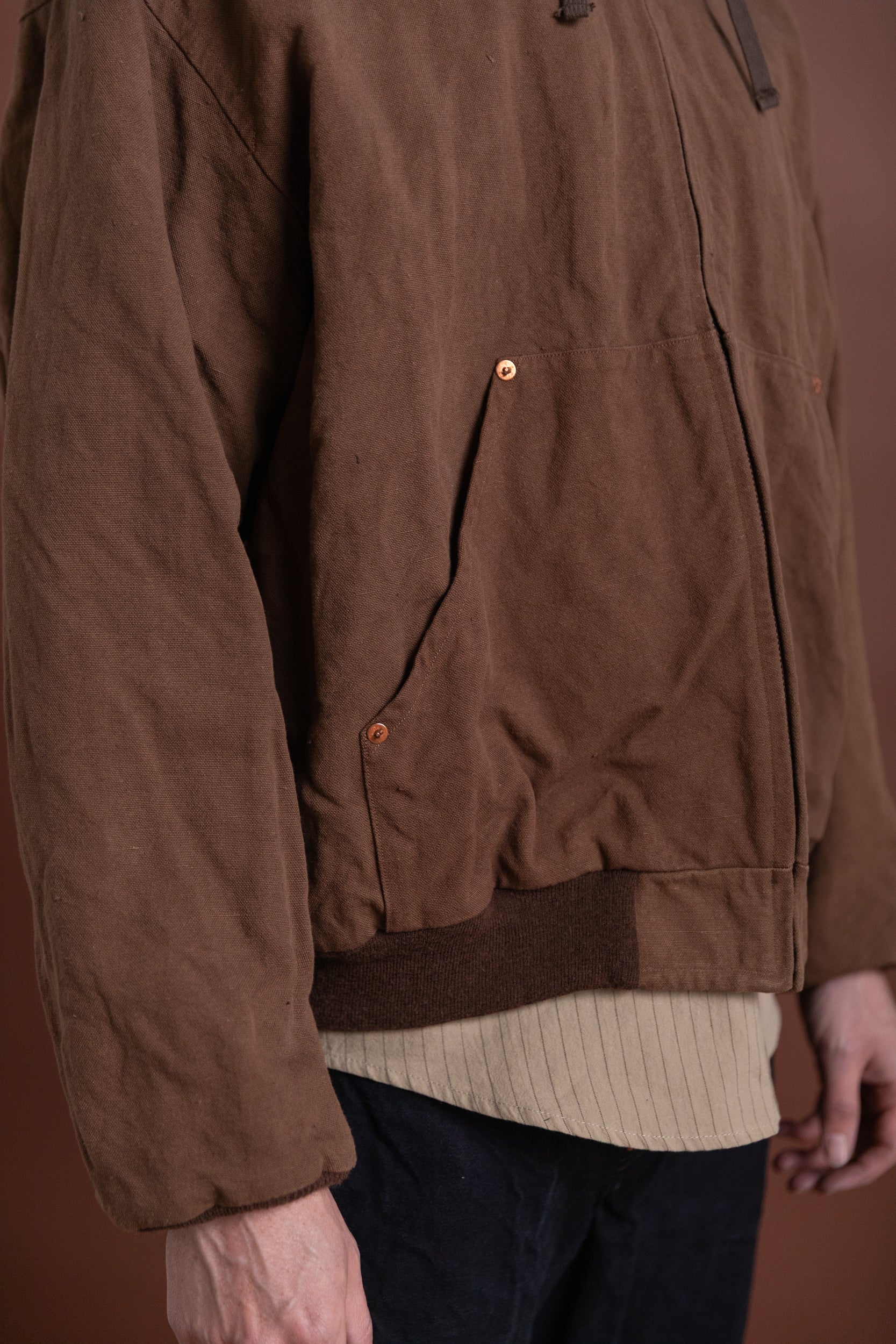 COTTON HEMP HOODY JACKET IN KAKISHIBU - Image 7