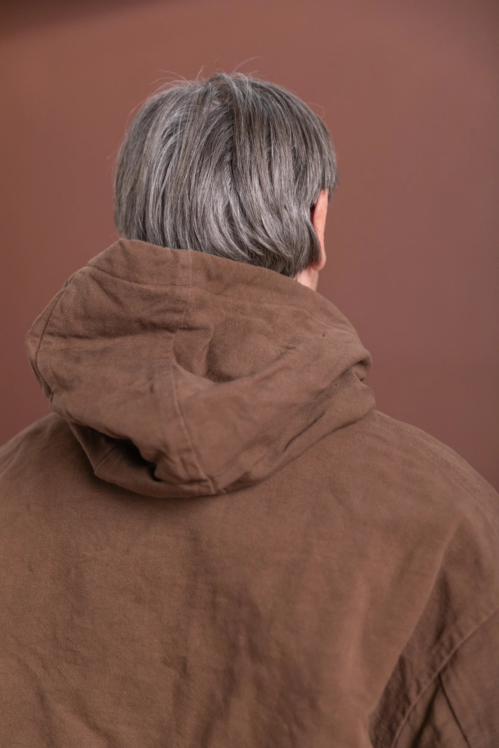 COTTON HEMP HOODY JACKET IN KAKISHIBU - Image 9
