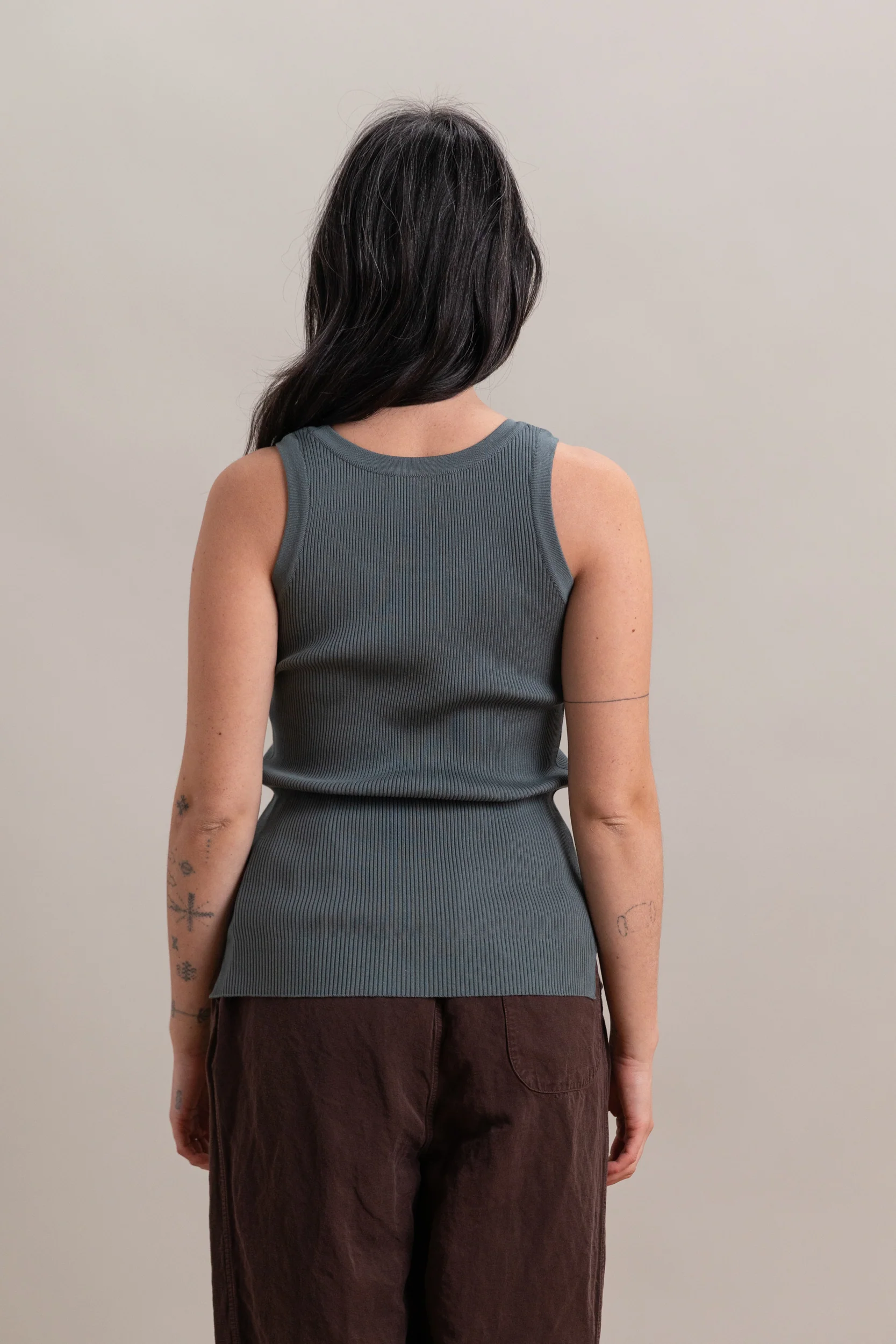 COTTON HIGH GAUGE RIB KNIT TANK TOP IN SAGE GRAY - Image 6