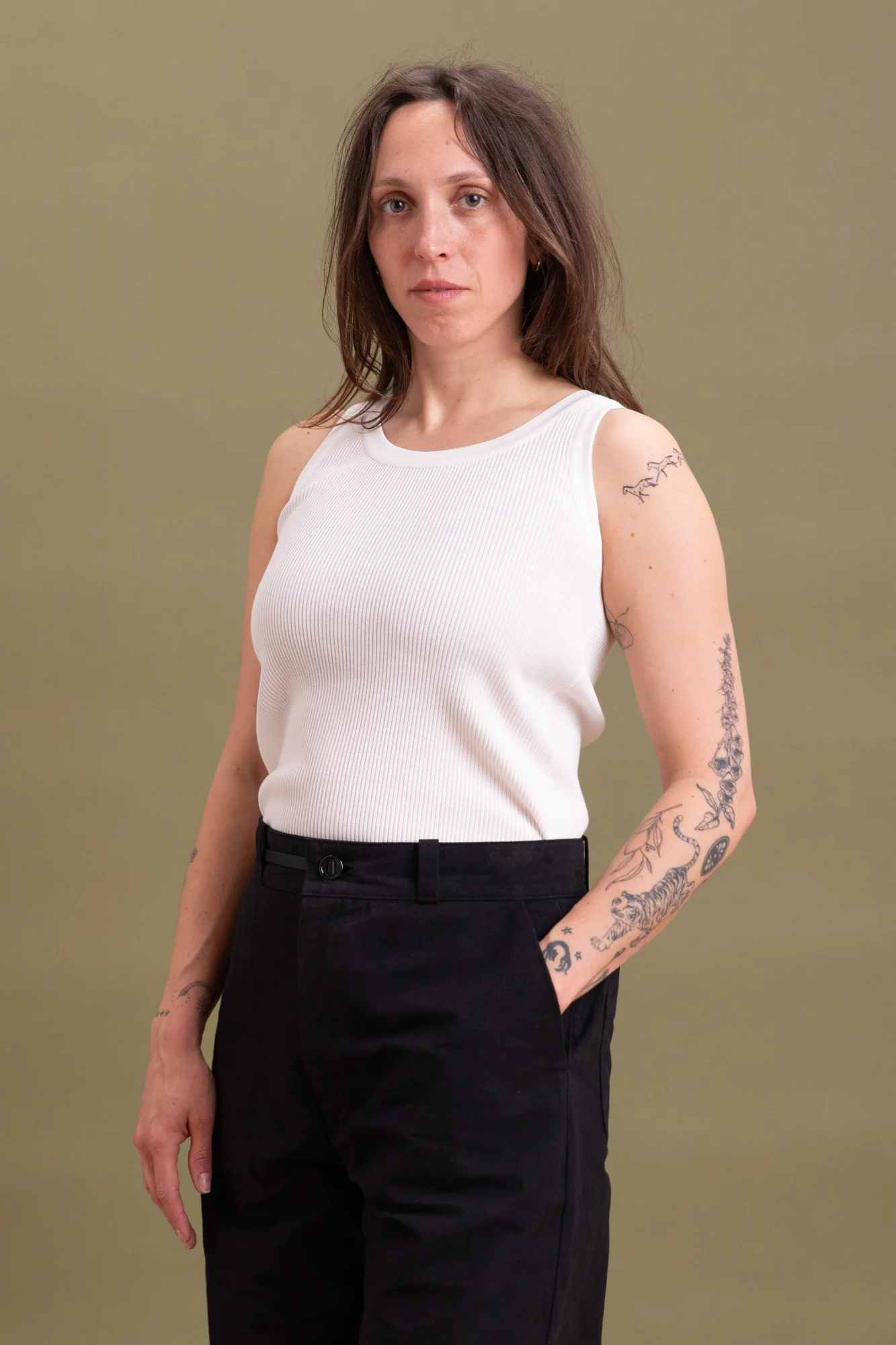 COTTON HIGH GAUGE RIB KNIT TANK TOP IN WHITE - Image 3