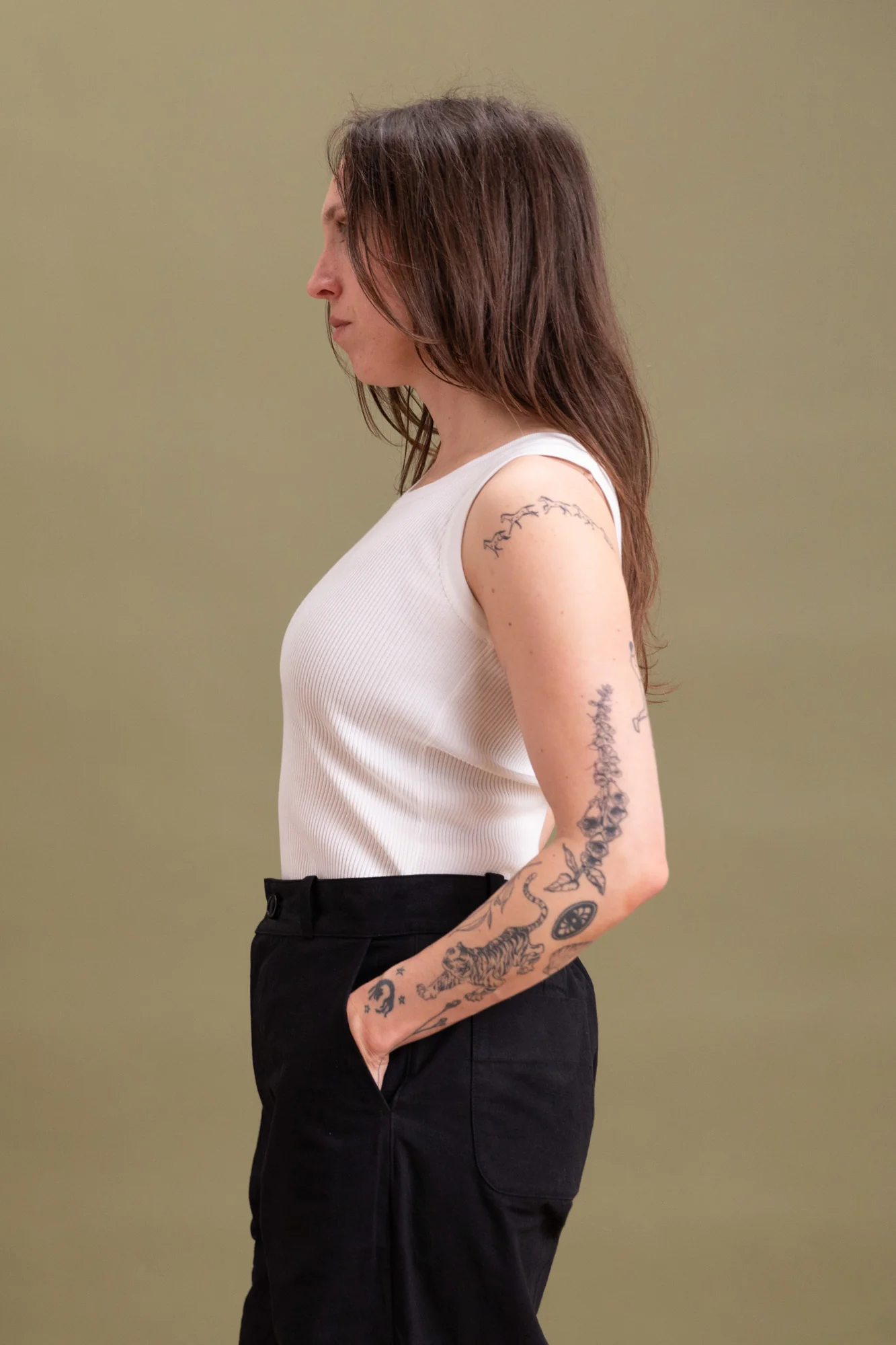 COTTON HIGH GAUGE RIB KNIT TANK TOP IN WHITE - Image 4