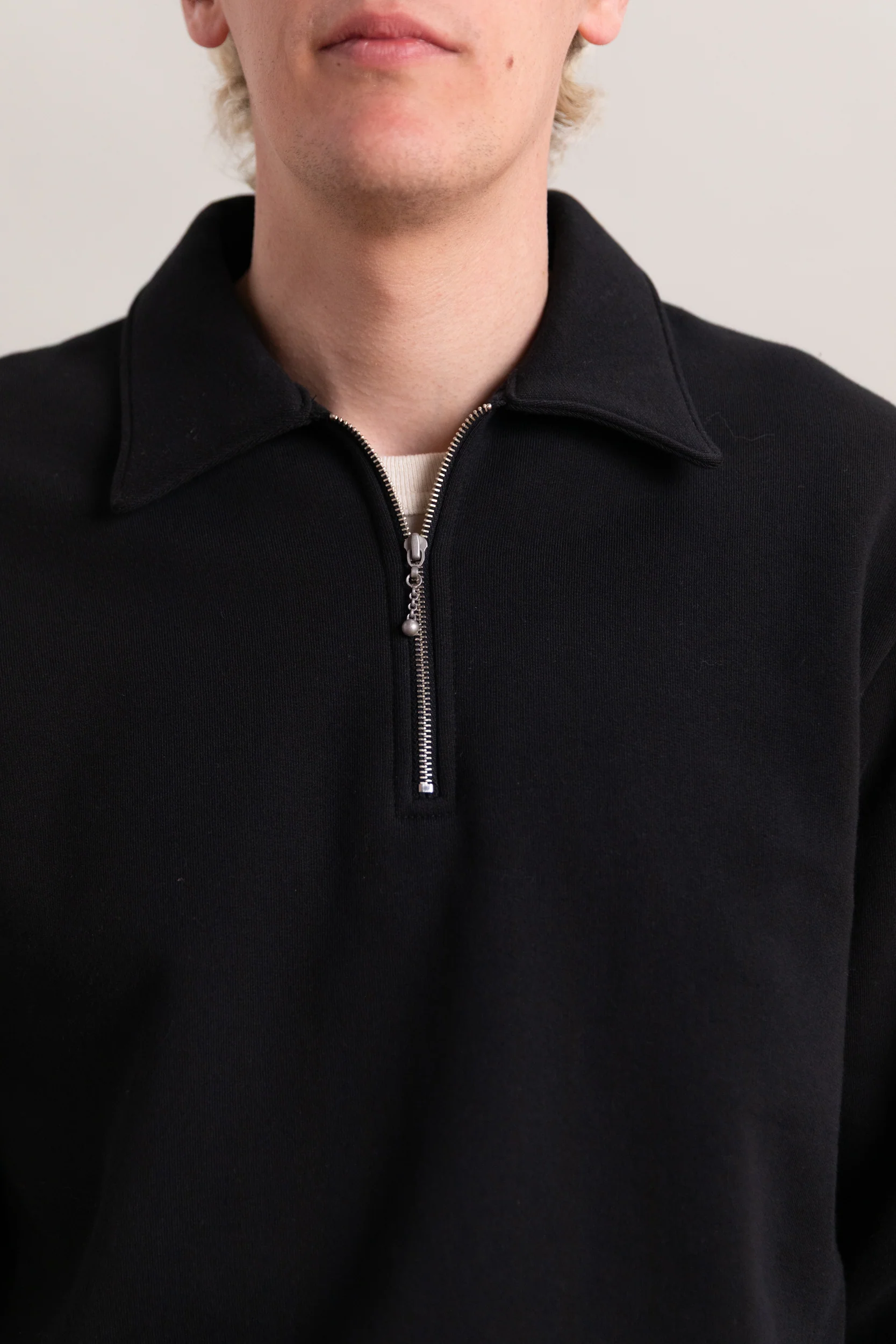 COTTON WOOL QUARTER ZIP IN BLACK - Image 5