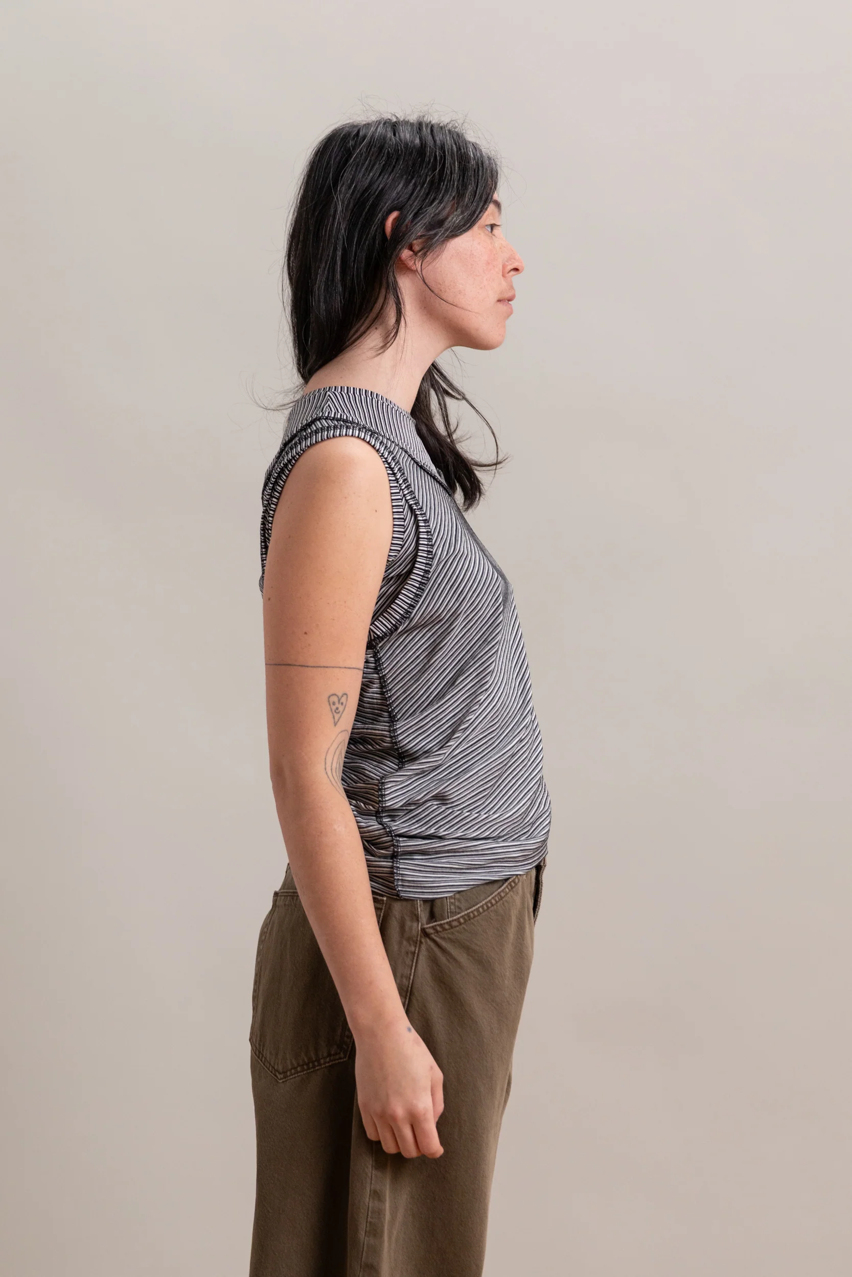 DOUBLE LAYER TANK IN BLACK STRIPED JERSEY - Image 4