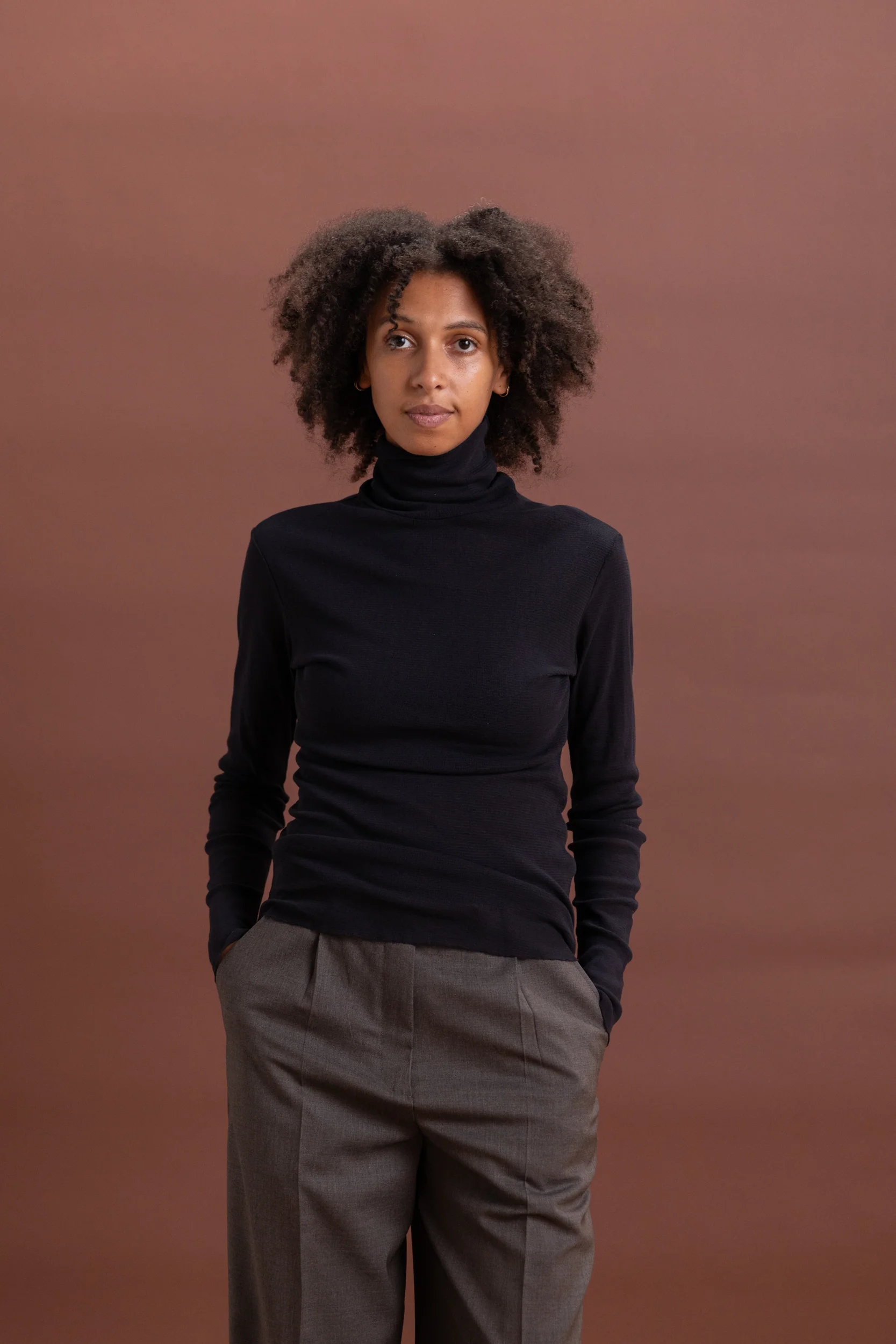DOUBLE MESH TURTLENECK IN BLACK - Image 3