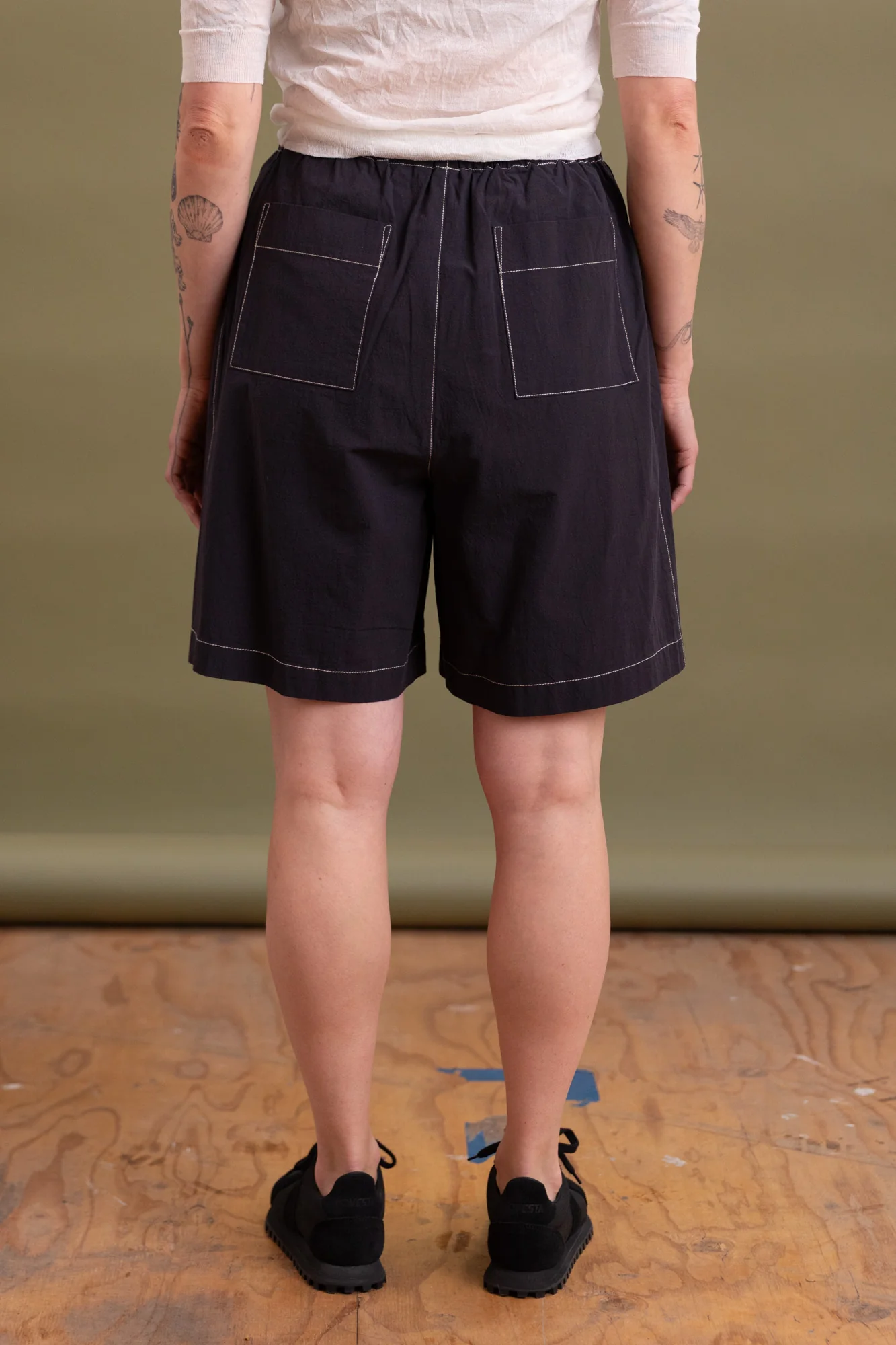 EASE SHORT IN BLACK - Image 6