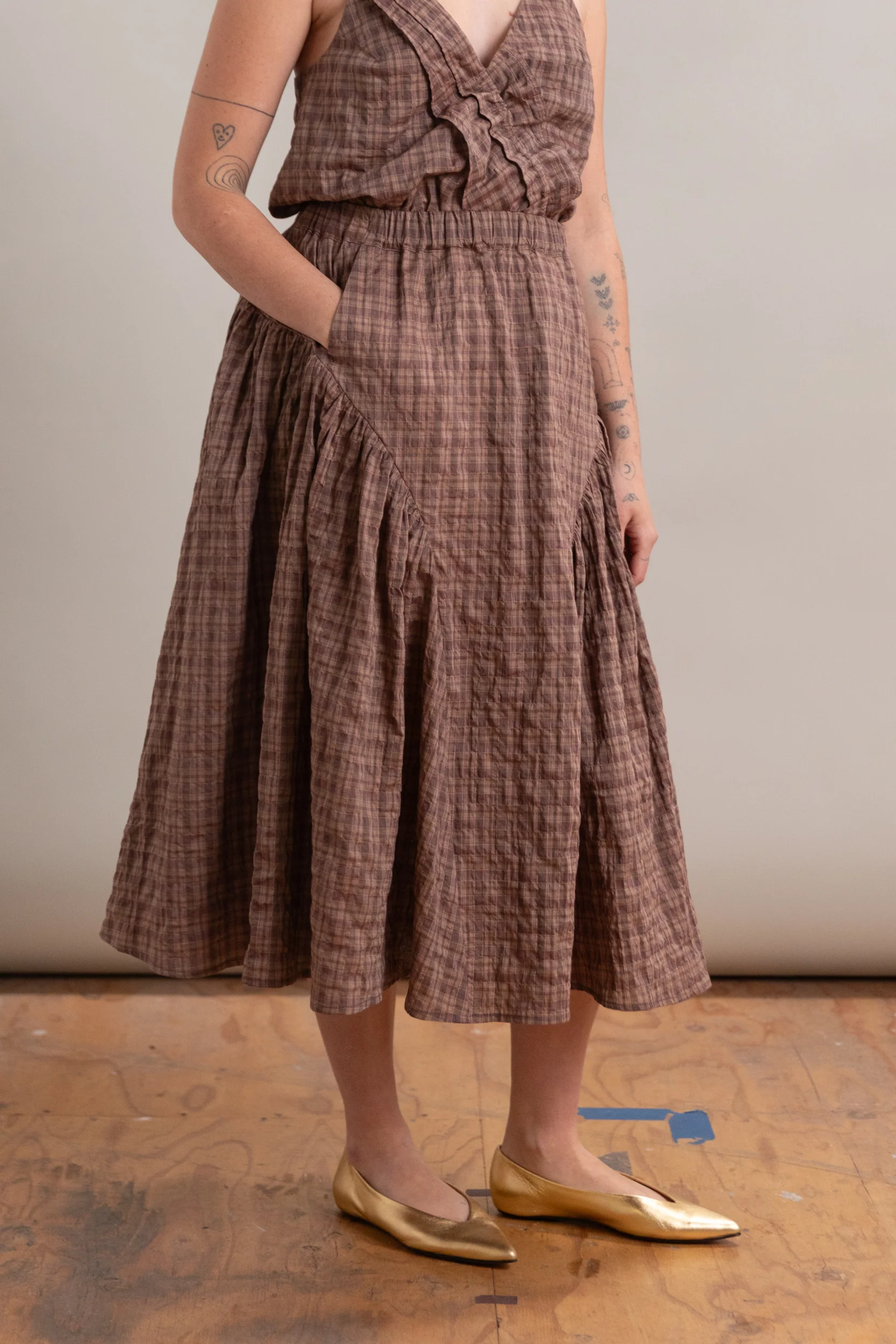 EASY GATHERED SKIRT IN UMBER ORGANIC COTTON - Image 2