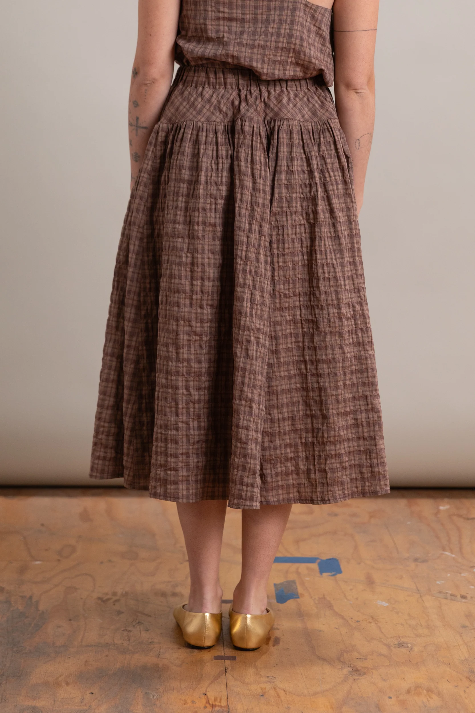 EASY GATHERED SKIRT IN UMBER ORGANIC COTTON - Image 4