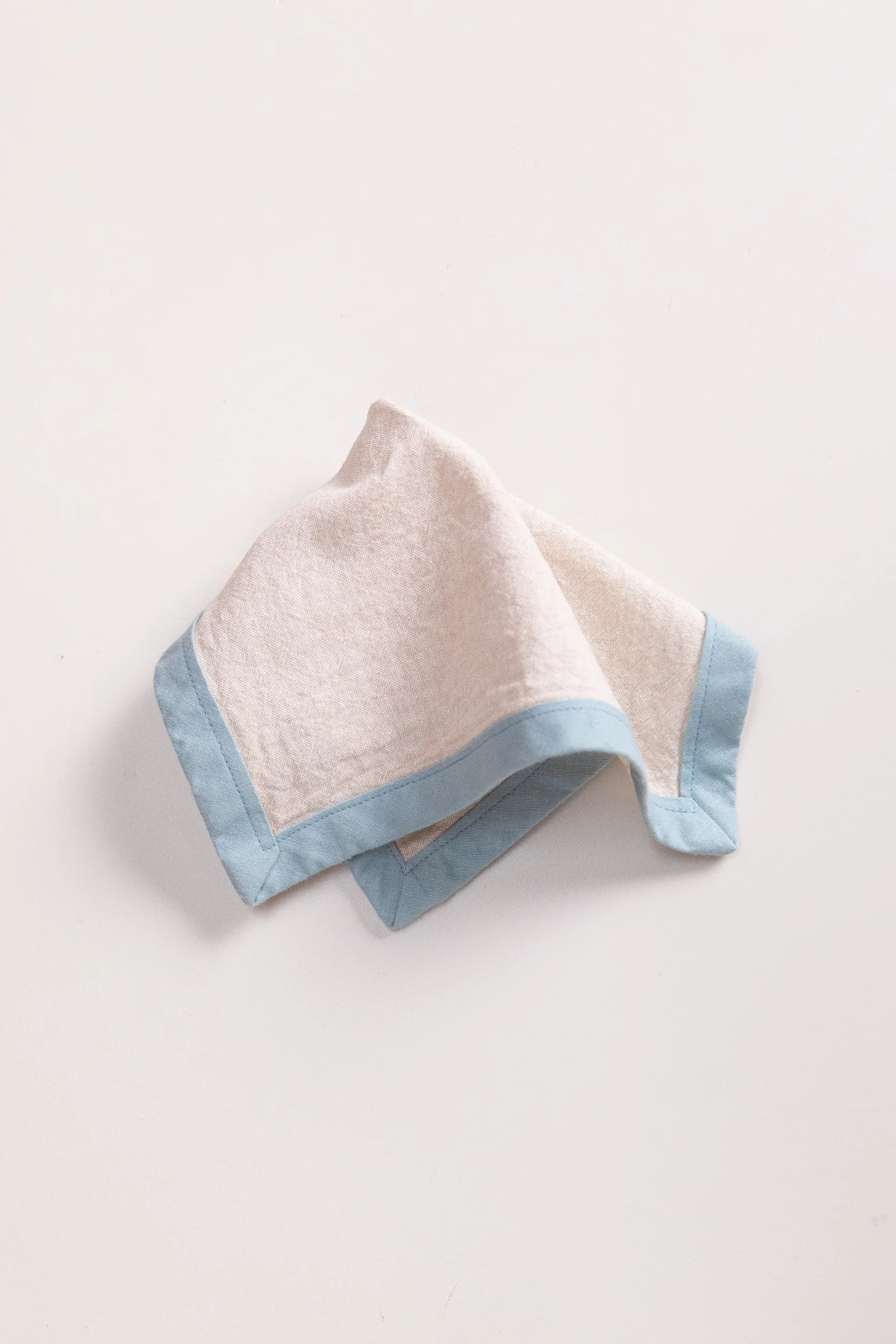 EDGED COCKTAIL NAPKINS IN CREAM LINEN - SET OF FOUR - Image 2