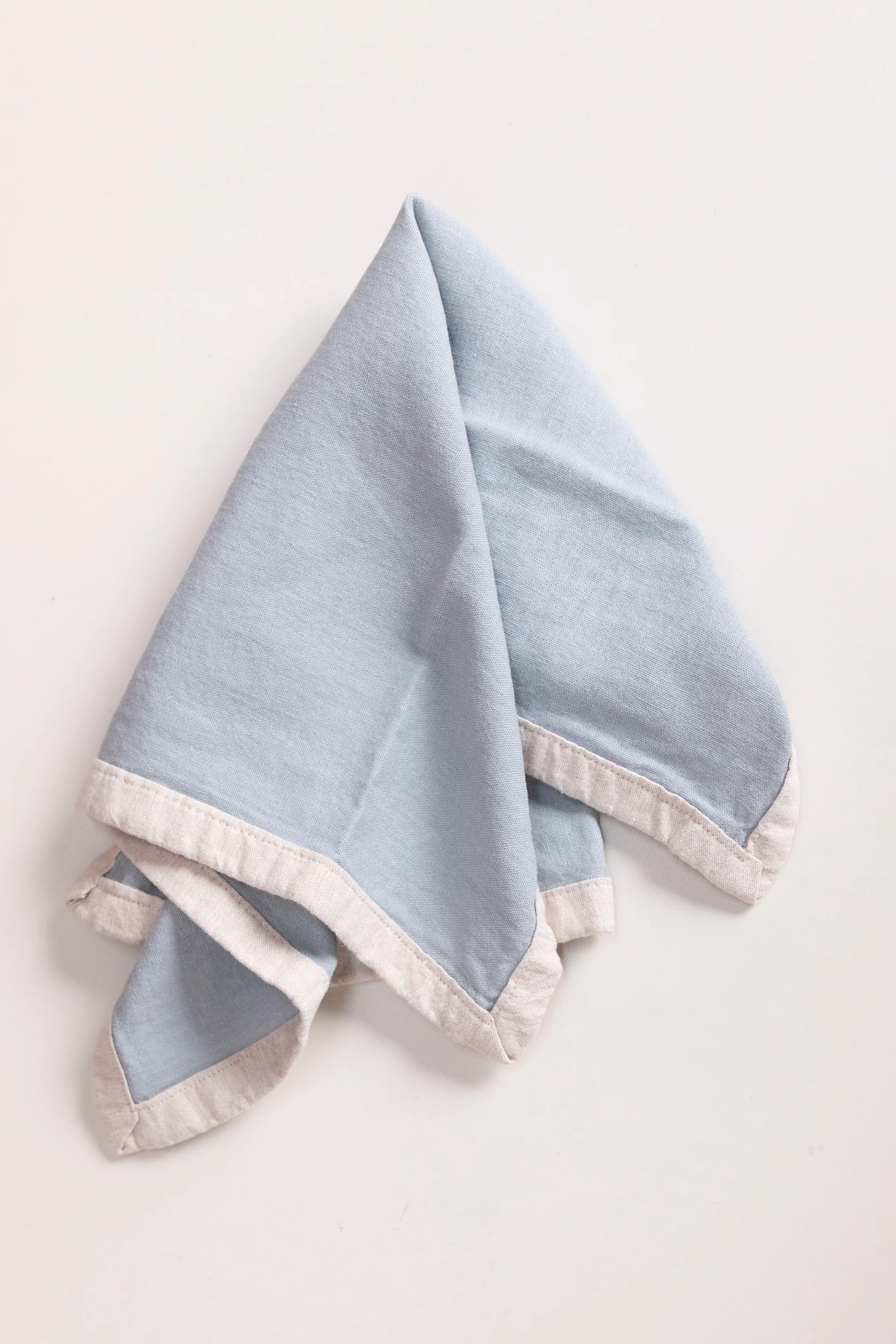 EDGED NAPKINS IN BLUE LINEN - SET OF FOUR