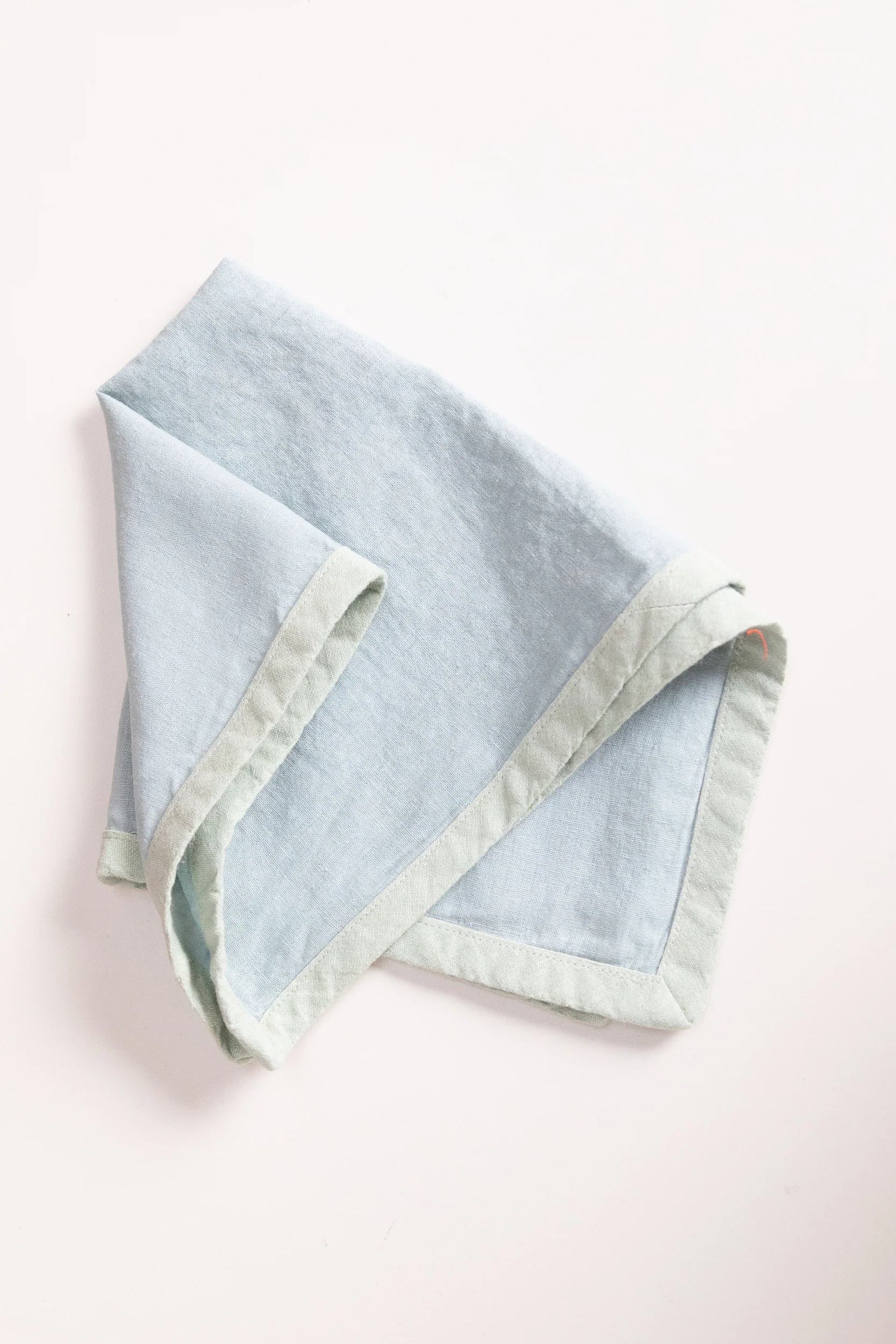 EDGED NAPKINS IN MIST LINEN - SET OF FOUR - Image 3
