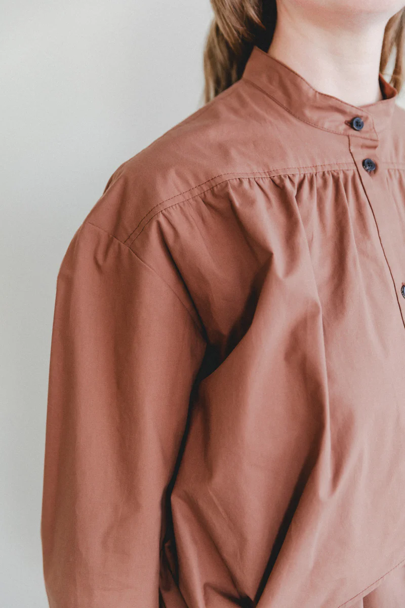 ELAN SHIRT DRESS IN SIENNA COTTON - Image 9