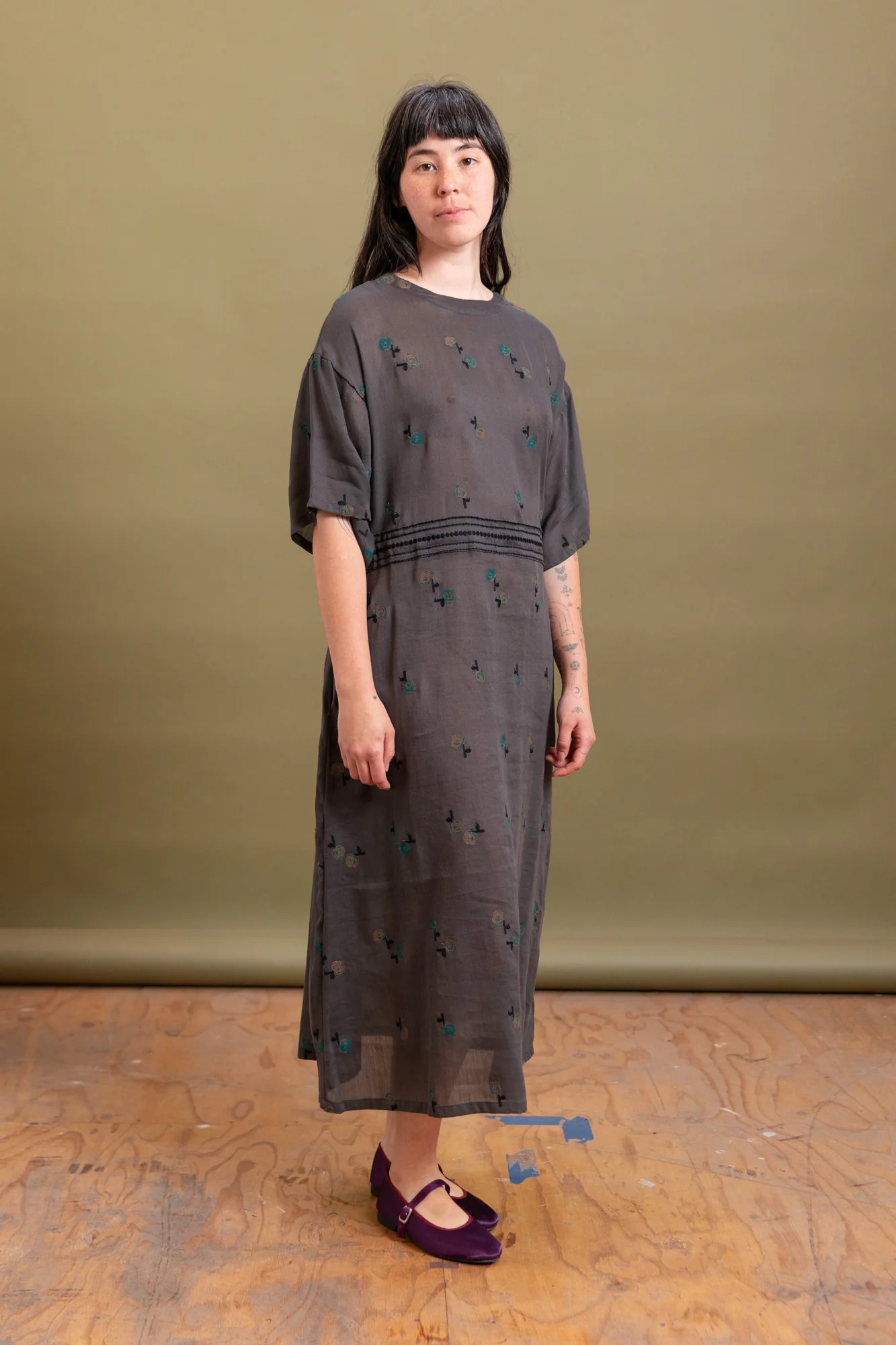 EMBROIDERY DRESS IN CHARCOAL COTTON/RAMIE - Image 5