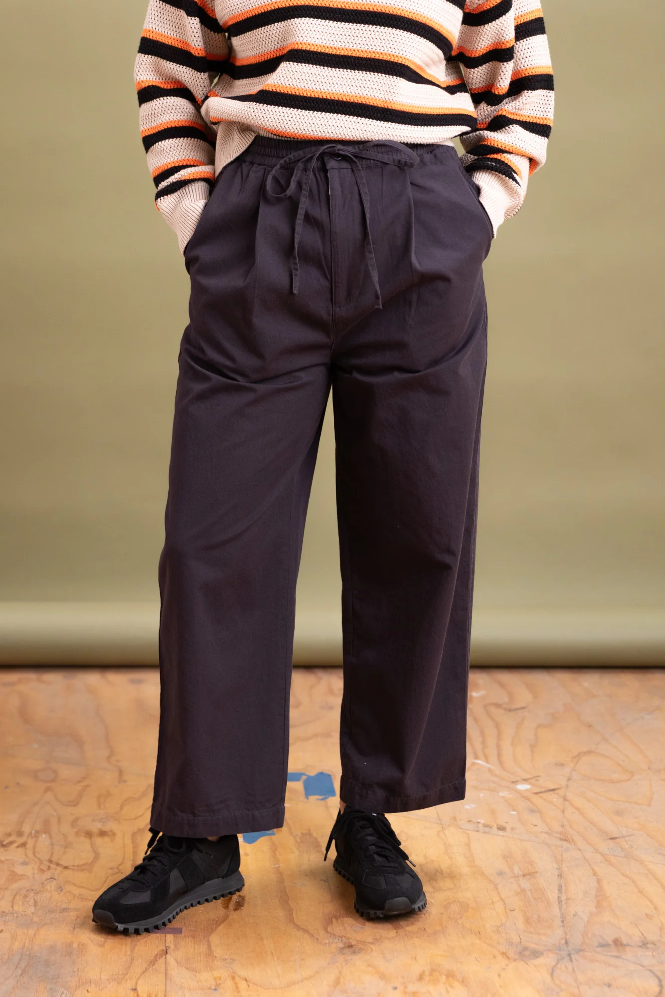 TIE TROUSER IN FADED BLACK - Image 3