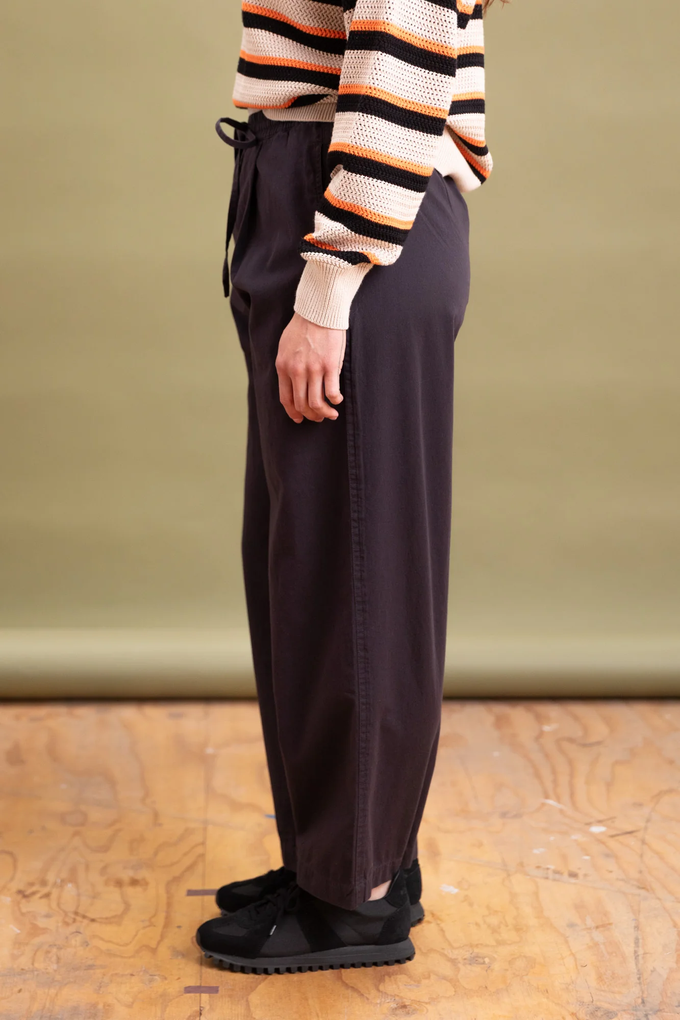 TIE TROUSER IN FADED BLACK - Image 5