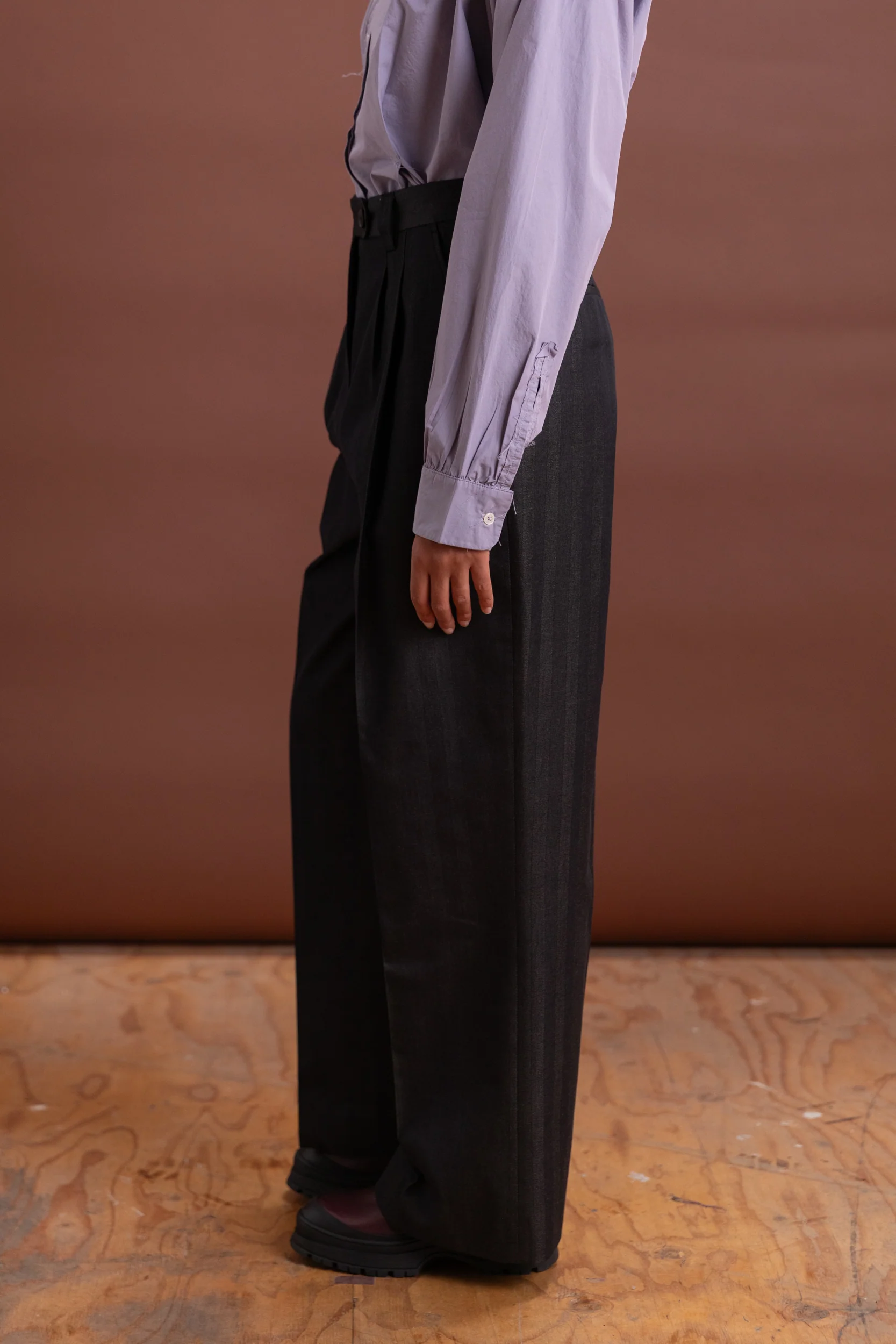 FAVORITE TROUSER IN BLACK SOLARO HERRINGBONE - Image 4