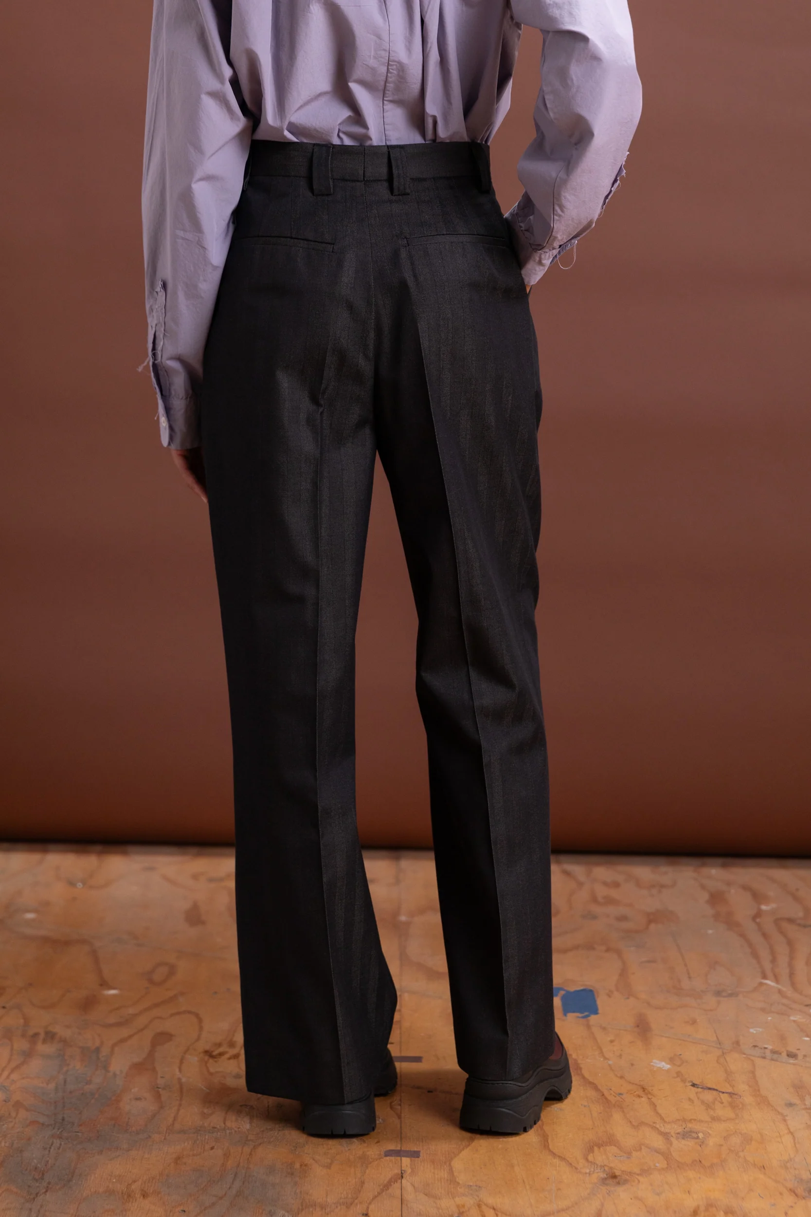 FAVORITE TROUSER IN BLACK SOLARO HERRINGBONE - Image 5