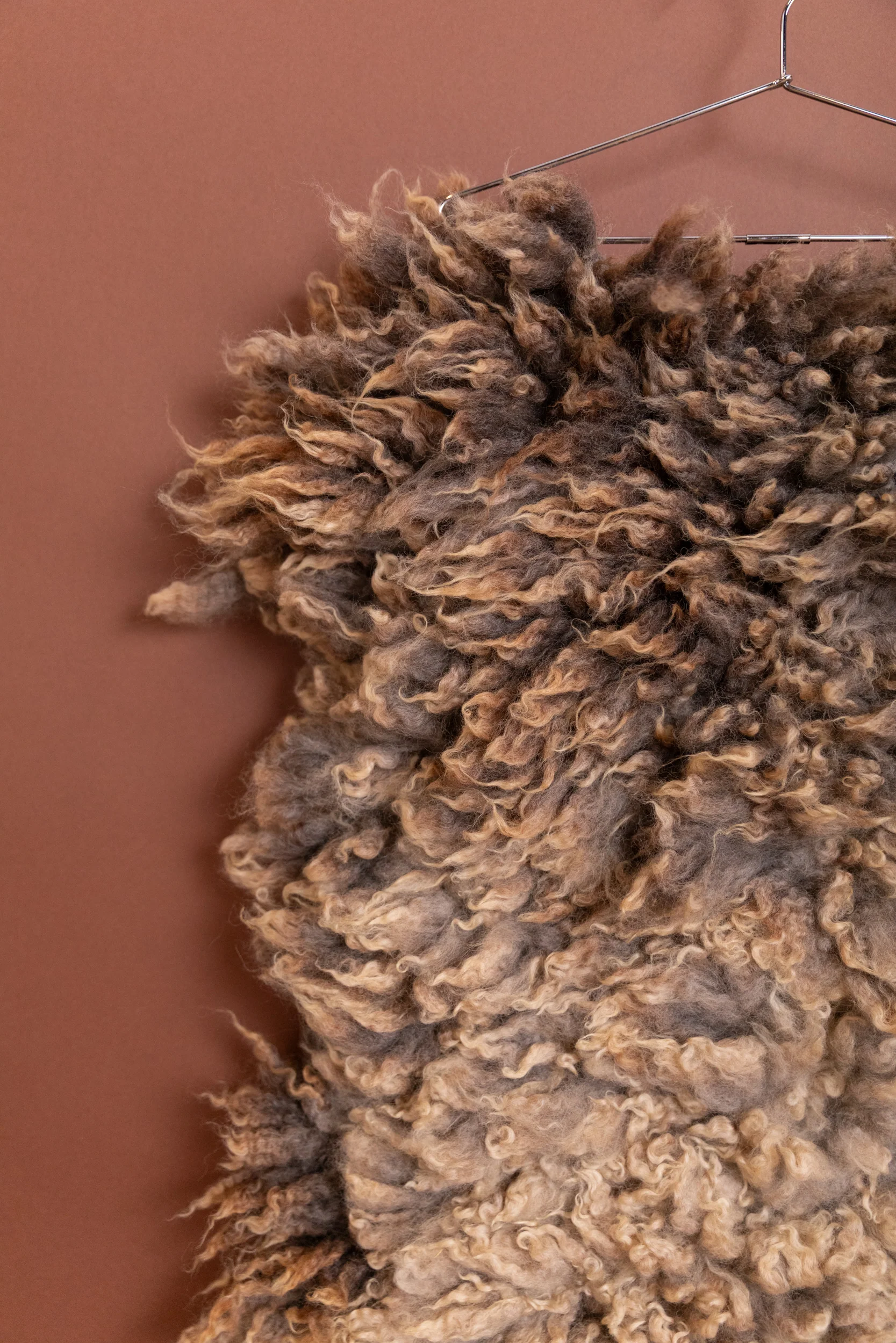 FELTED BENCH CUSHION IN NATURAL UNDYED WOOL - Image 2
