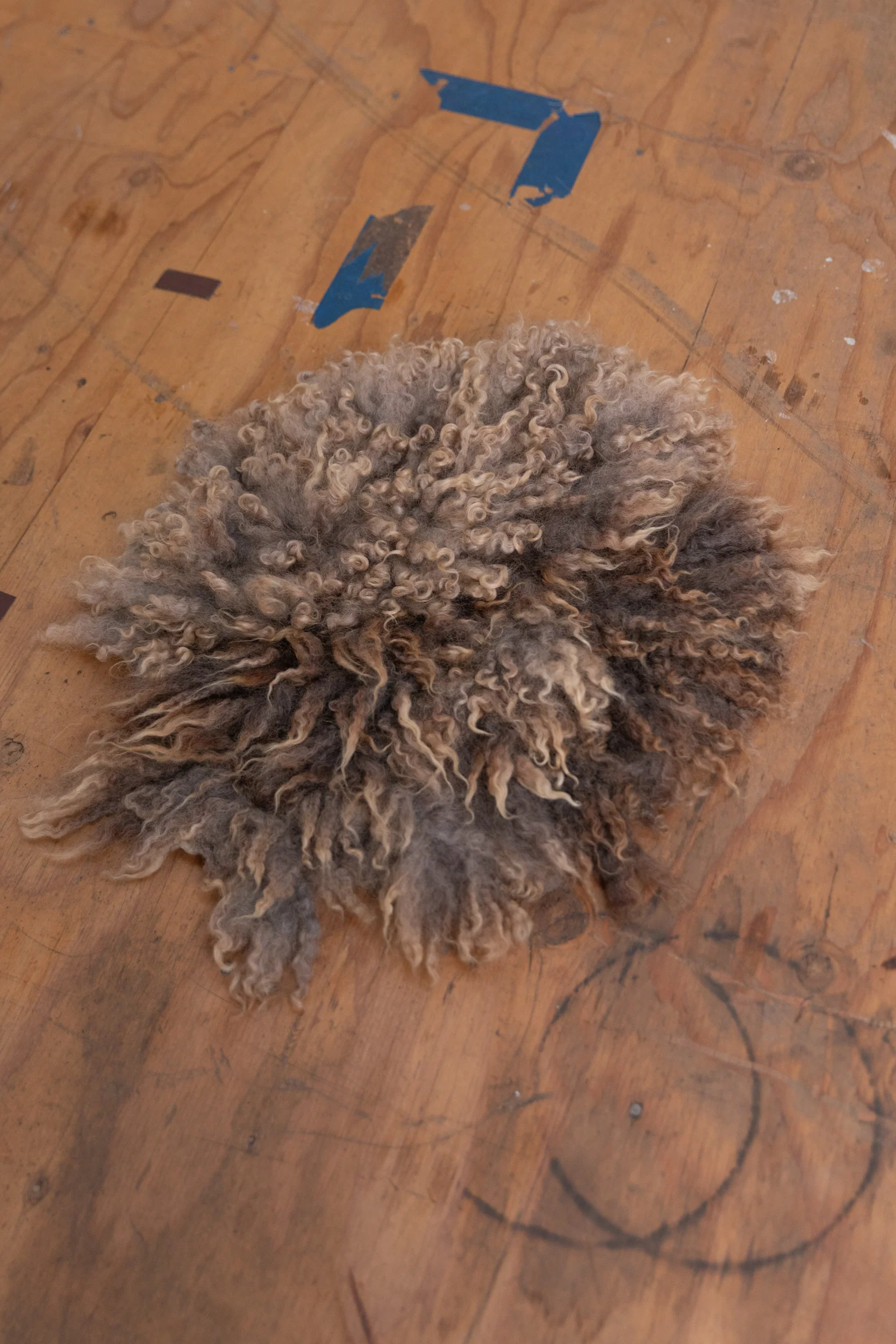 FELTED SEAT CUSHIONS IN NATURAL WOOL - Image 4