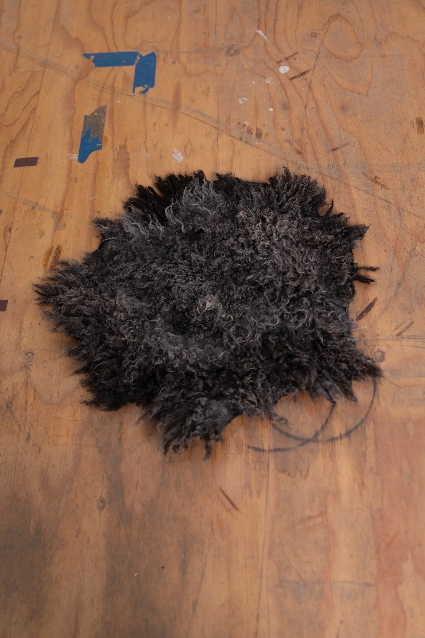 FELTED SEAT CUSHIONS IN NATURAL WOOL - Image 5