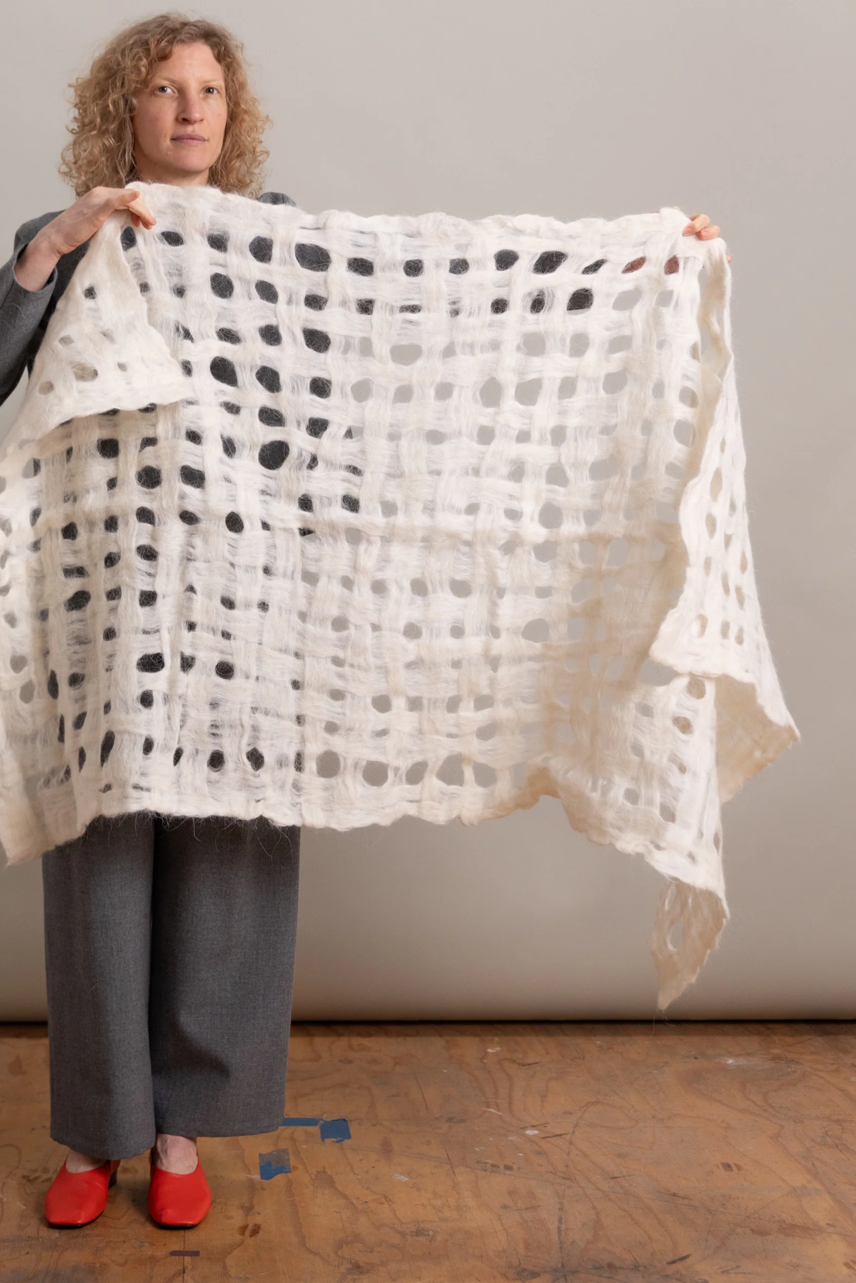 FELTED WOOL LATTICE THROW - Image 3