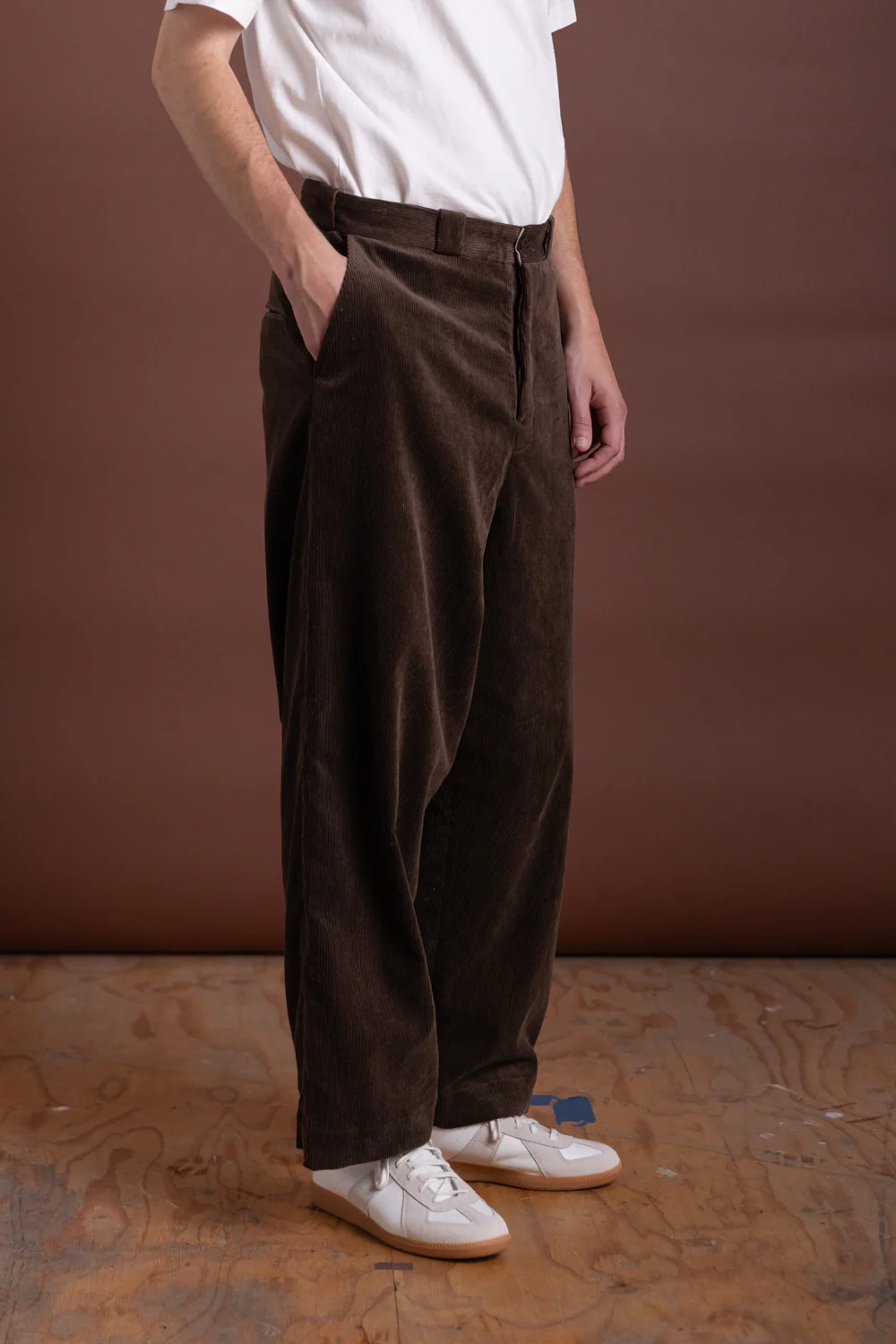 FLAT FRONT PANTS IN BROWN SUMI INK CORDUROY - Image 4